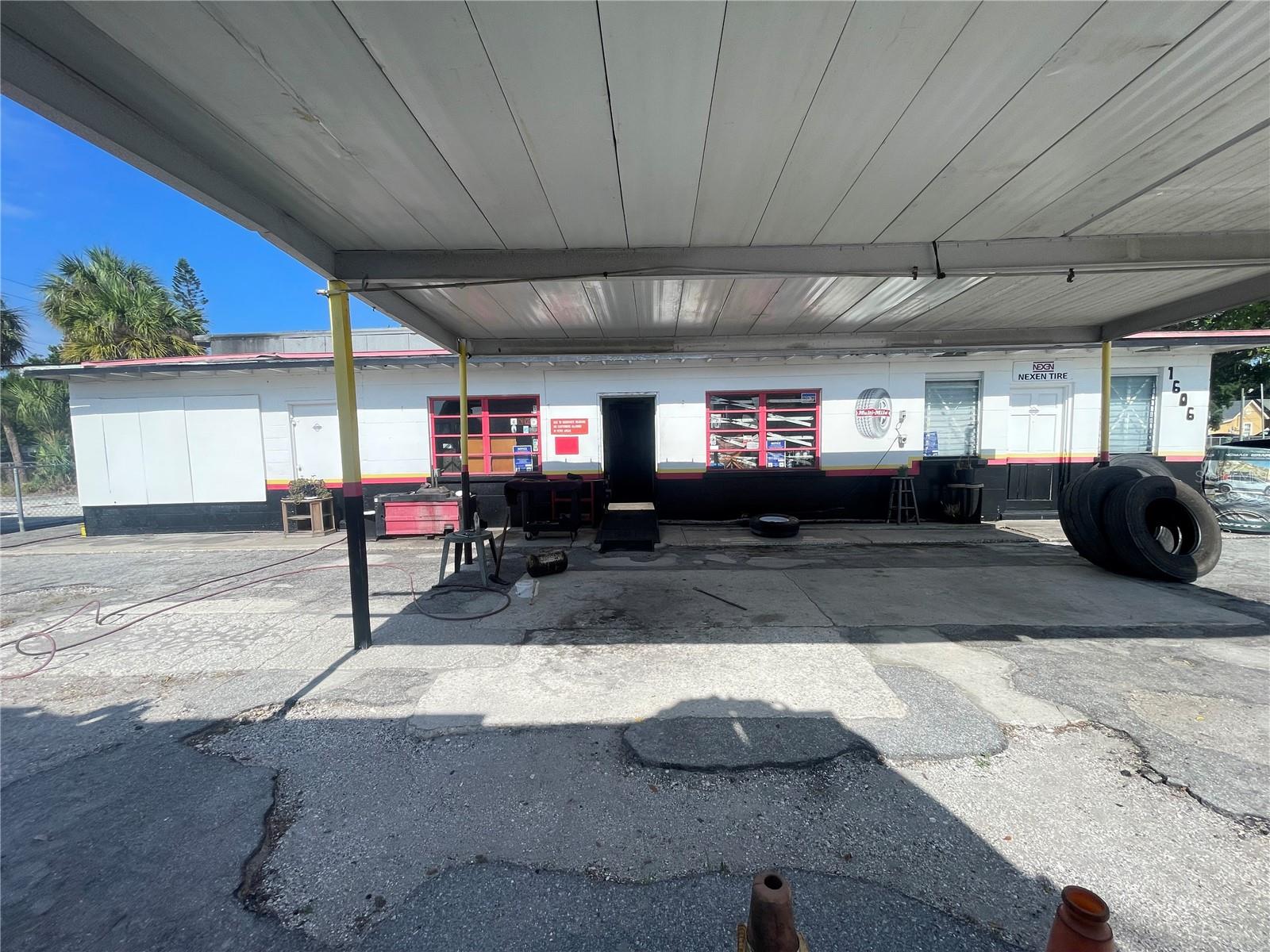 VILLA PARK - Commercial Sale
