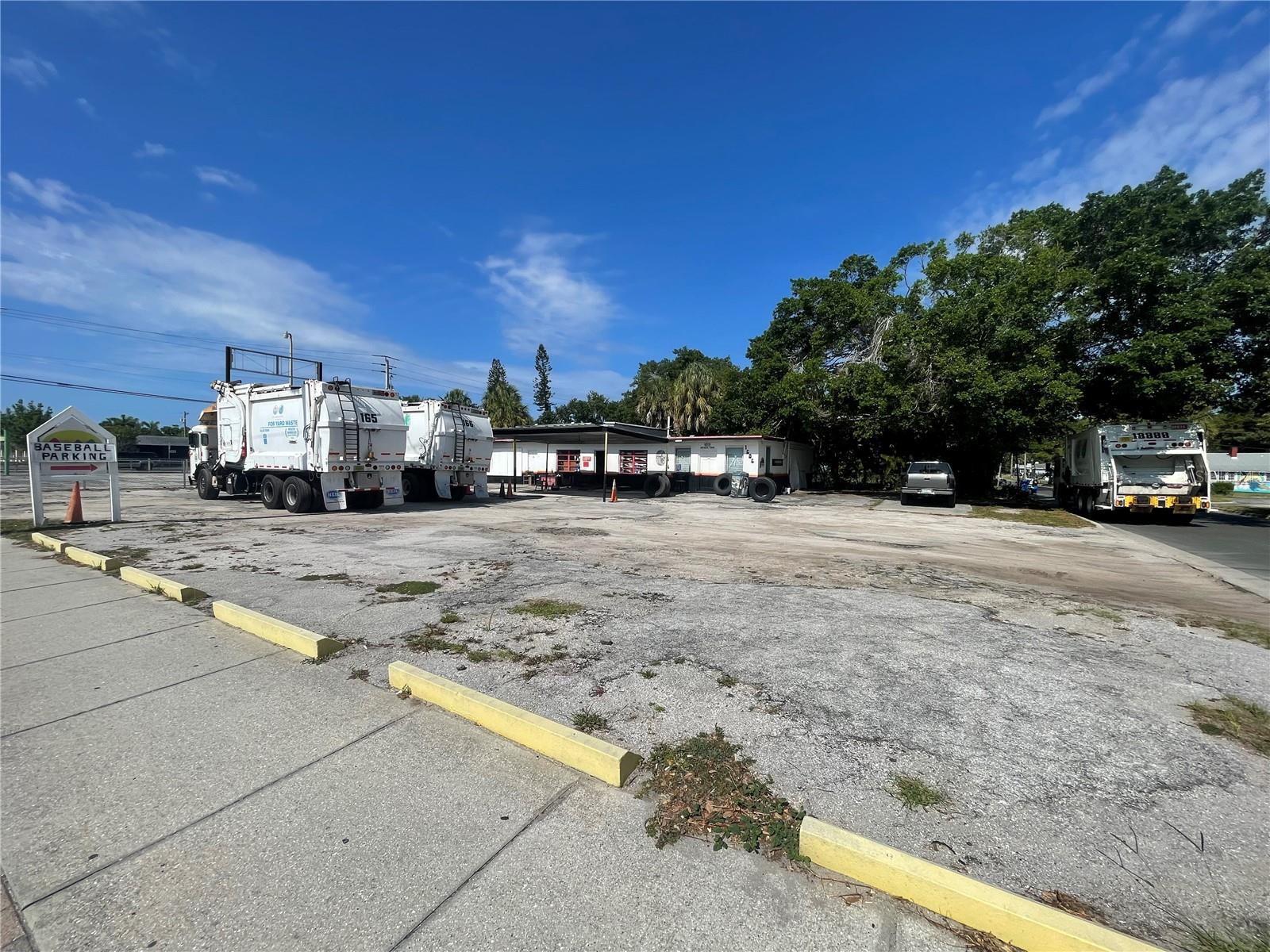 VILLA PARK - Commercial Sale