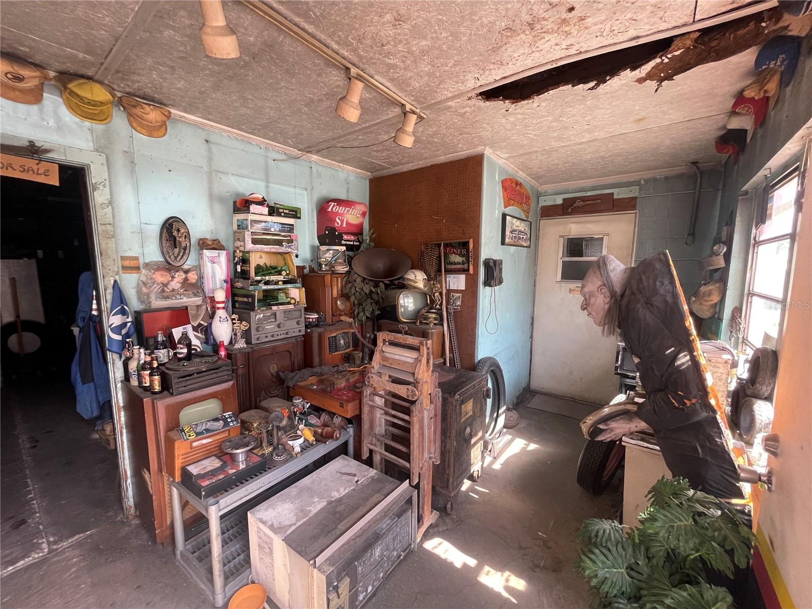 VILLA PARK - Commercial Sale