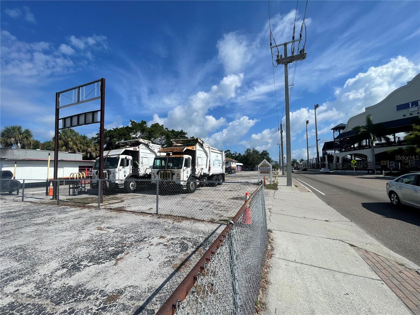 VILLA PARK - Commercial Sale