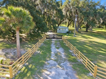 2930 GRIFFIN AVENUE LADY LAKE FL 32159