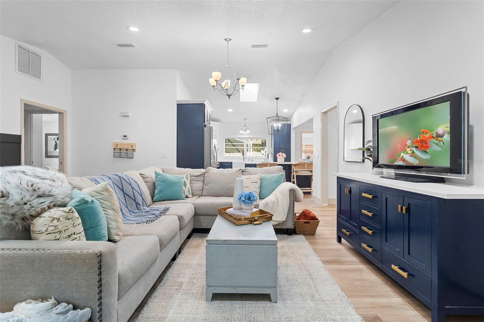 1049 W NEW YORK AVENUE