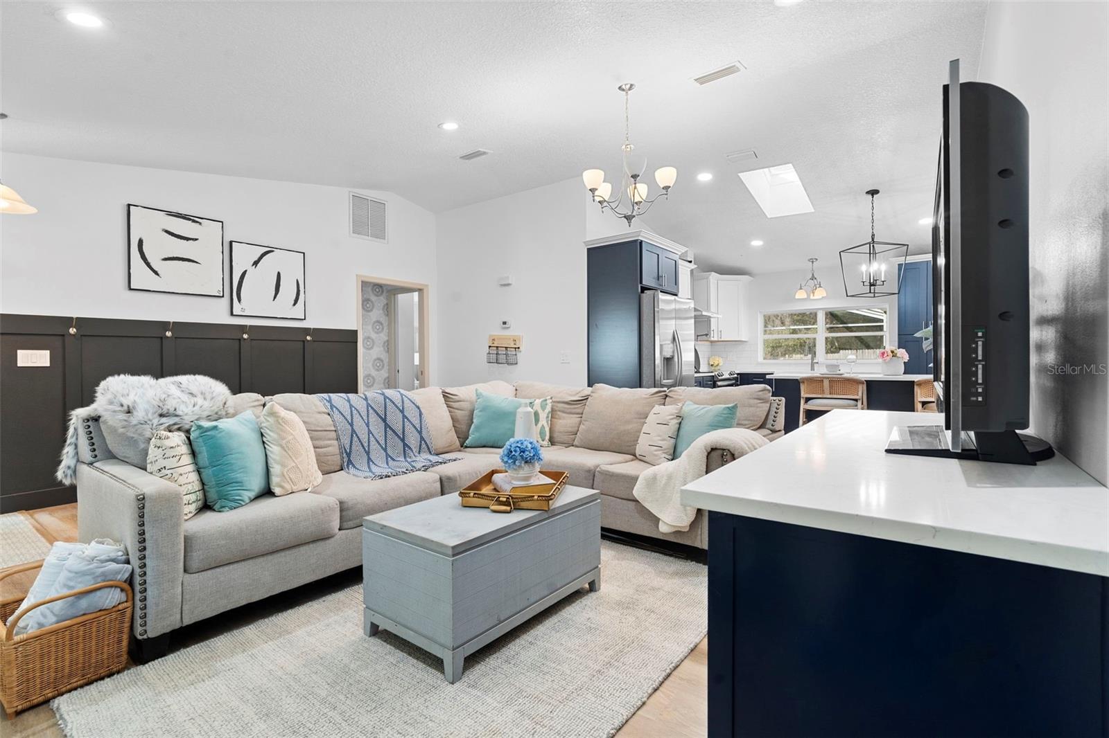 1049 W NEW YORK AVENUE