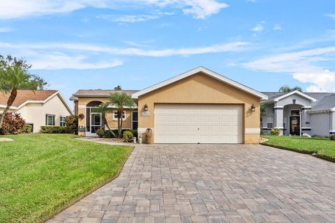 A home in LAKE WALES