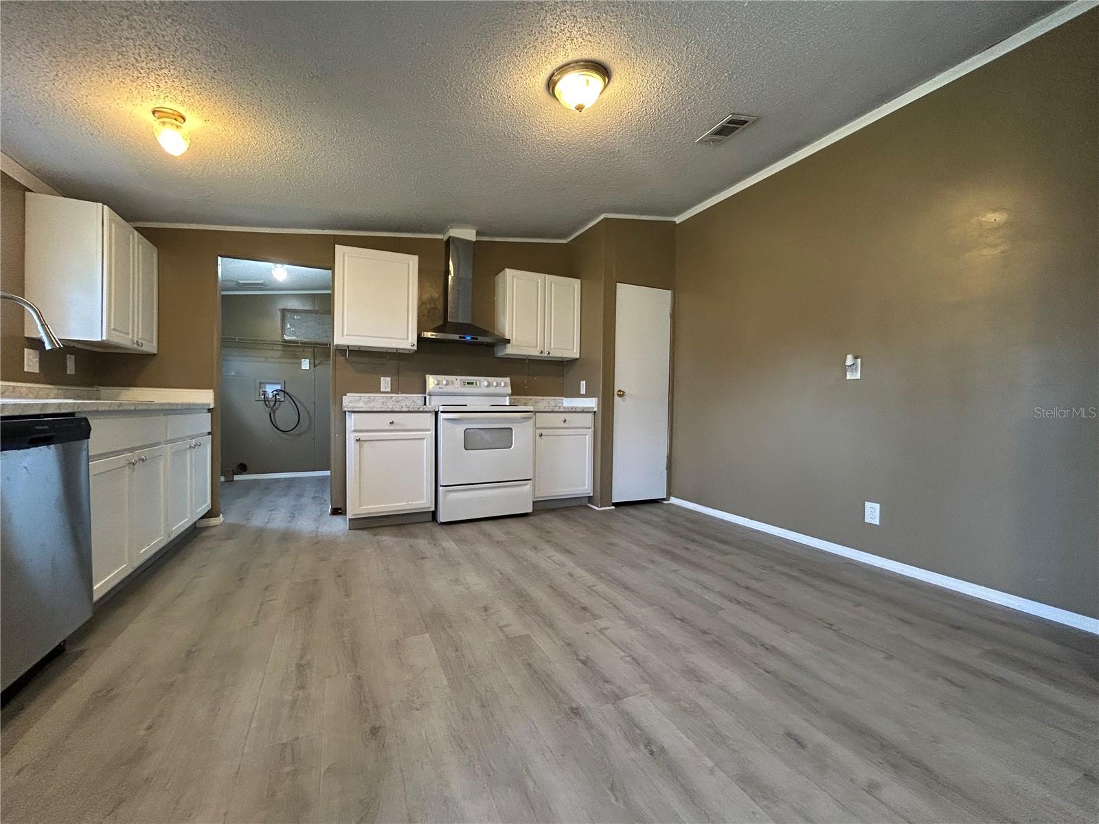 COUNTRY TRAILS PH 05 - Residential