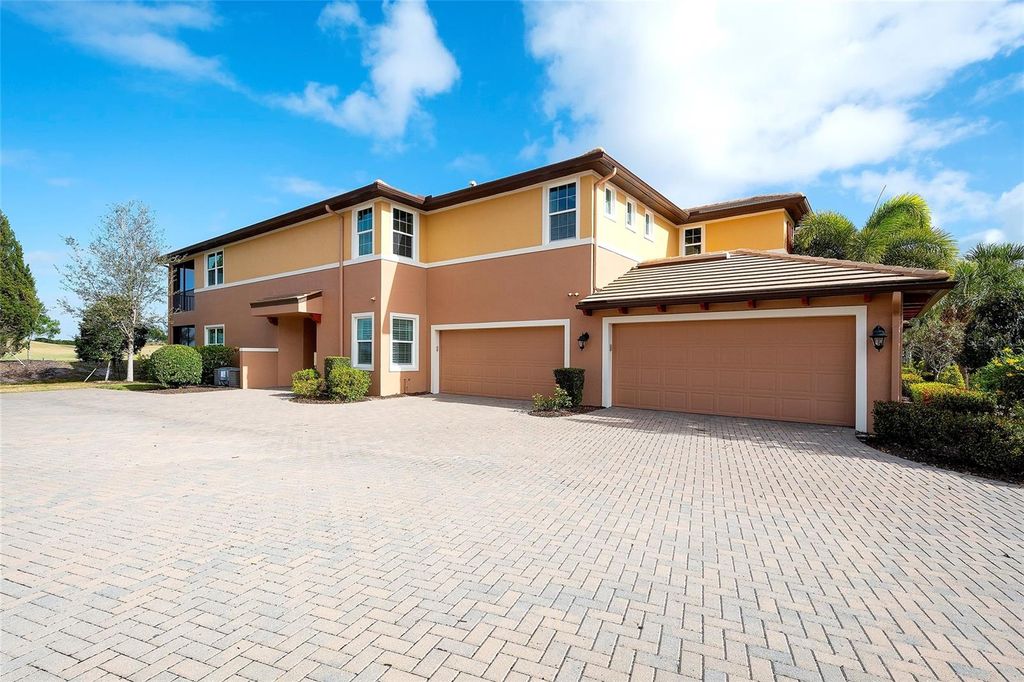 Photo of 7482 Divot Loop #6A, Bradenton, FL 34202 (MLS # A4683497)