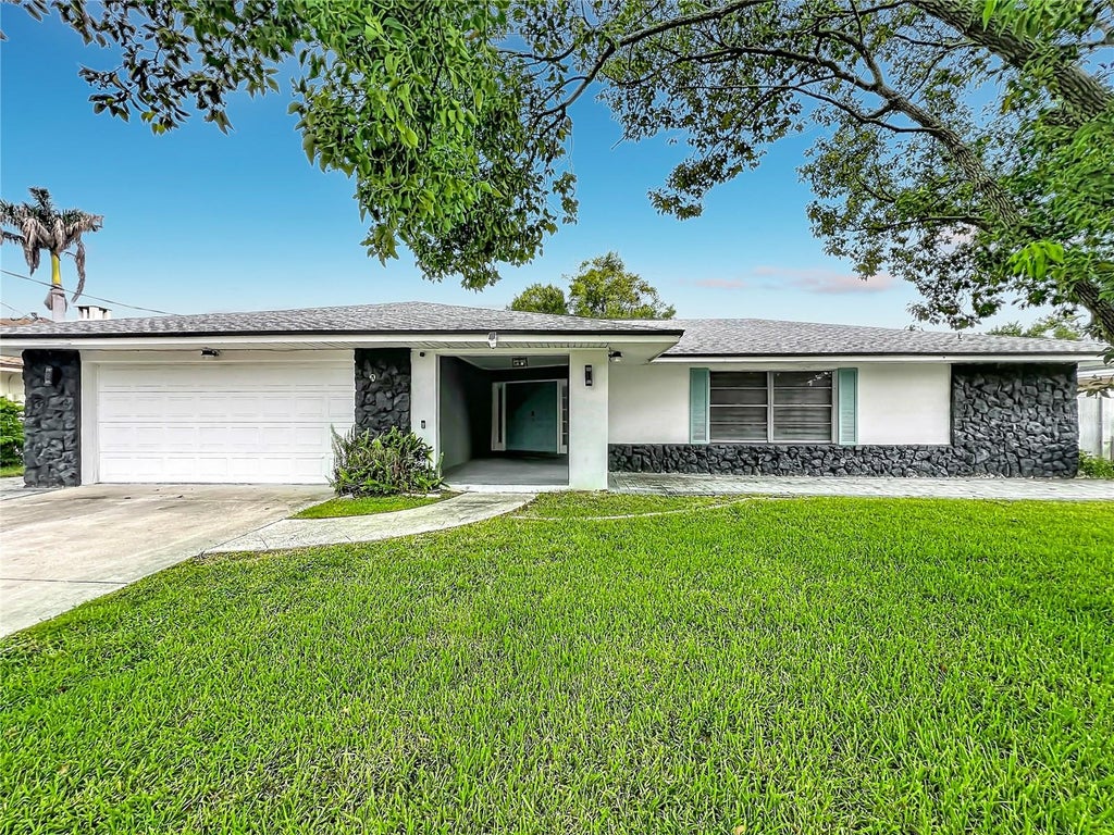 Photo of 2425 Lauderdale Court, Orlando, FL 32805 (MLS # O6425184)