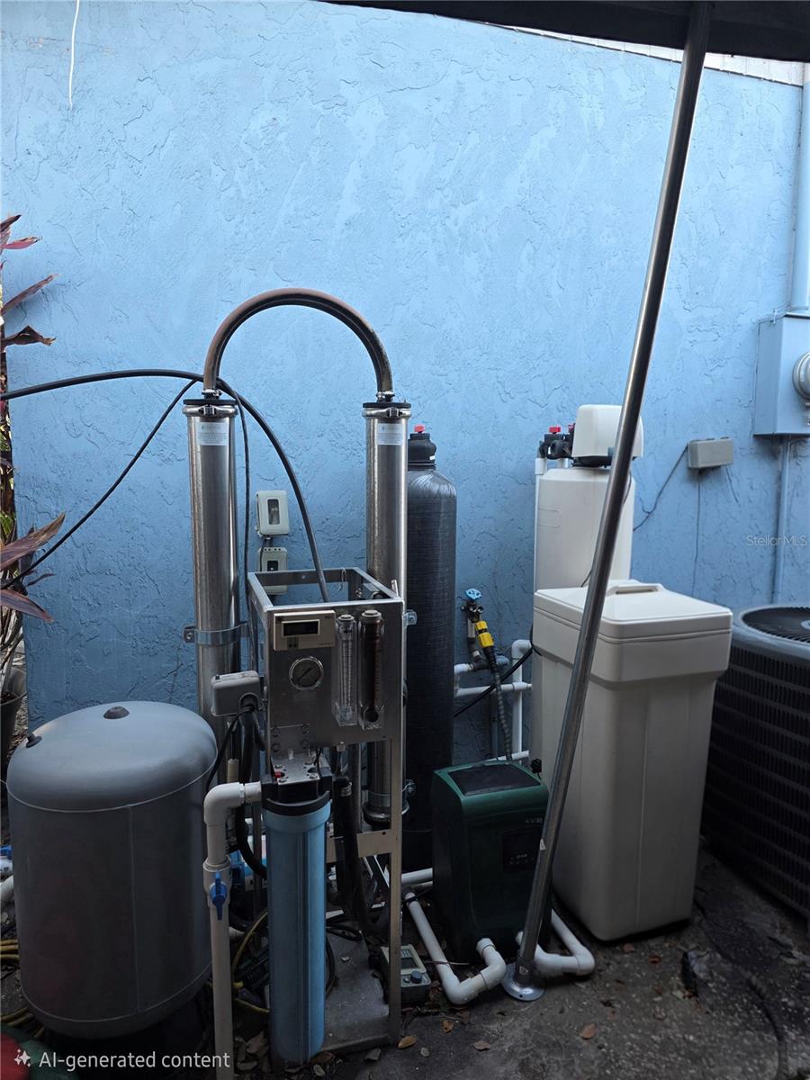 SOUTH VENICE - Residential