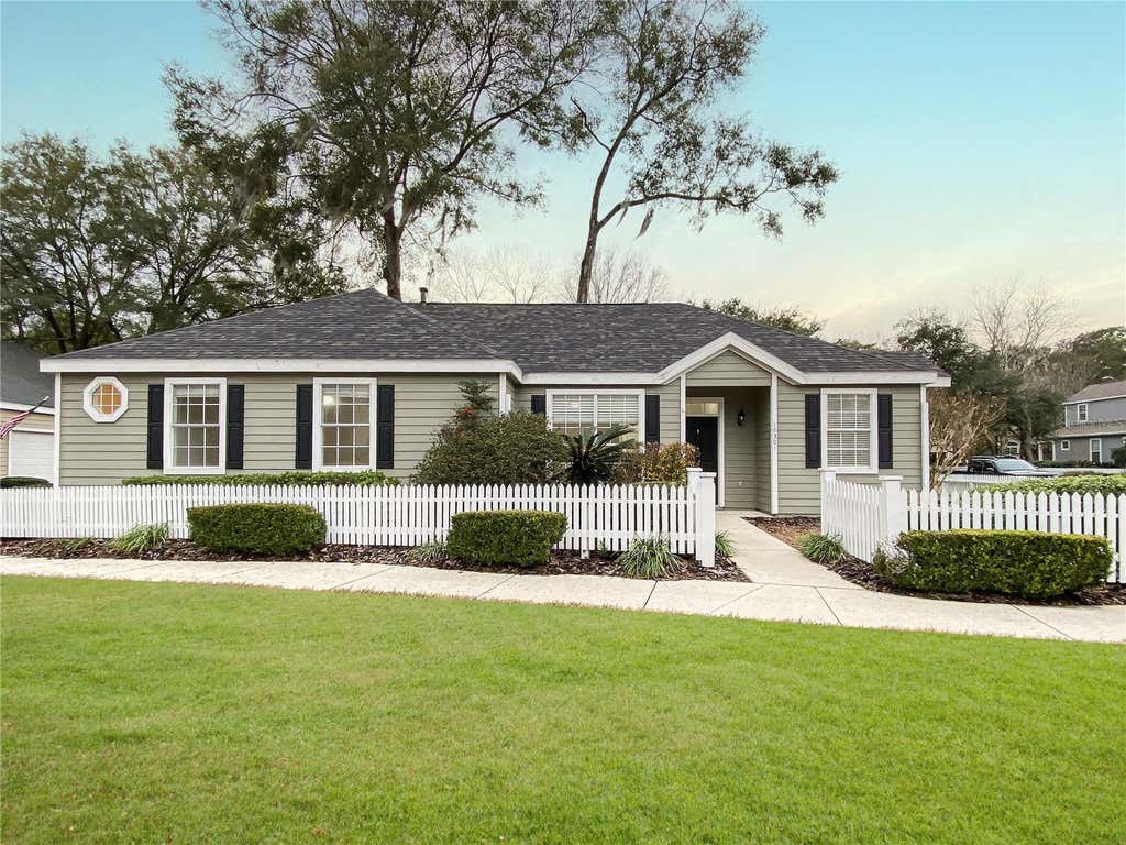 Photo of 10301 SW 52nd Avenue, Gainesville, FL 32608 (MLS # GC542638)