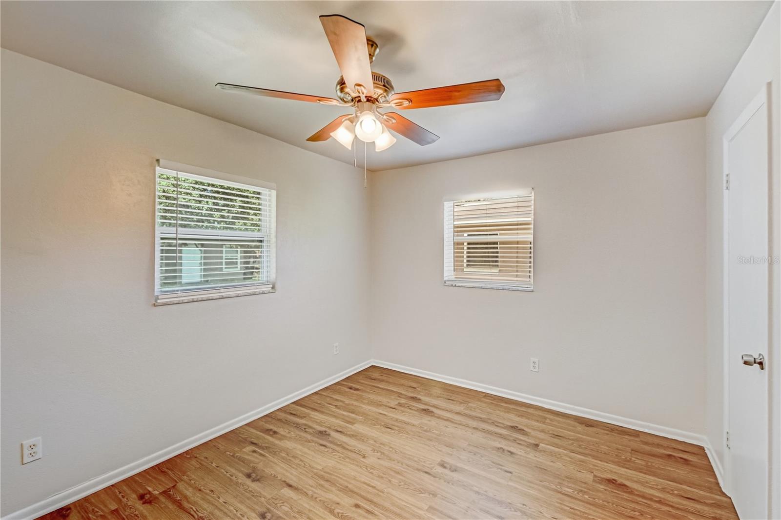 WEKIWA MANOR SEC 03 - Residential