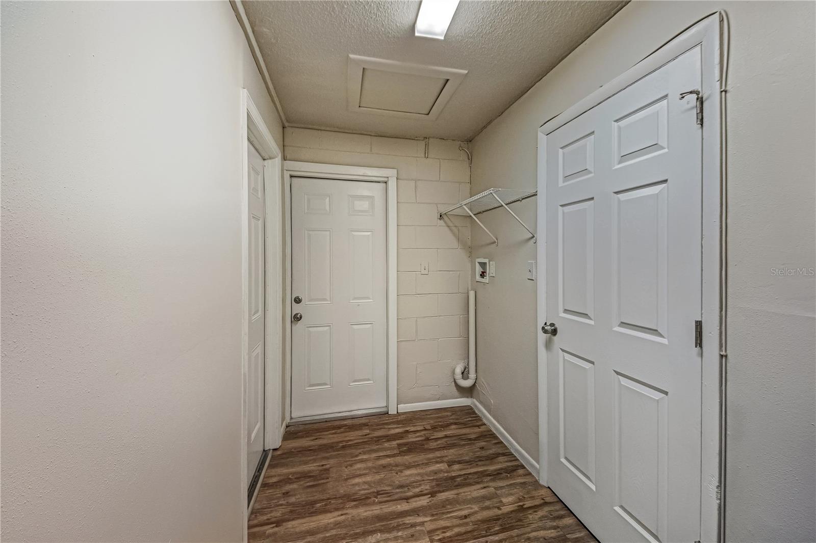 WEKIWA MANOR SEC 03 - Residential