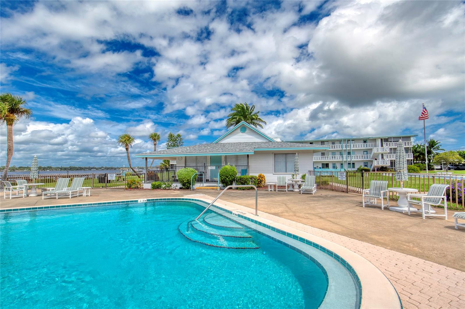 DAYTONA BEACH HARBOUR APTS - Residential