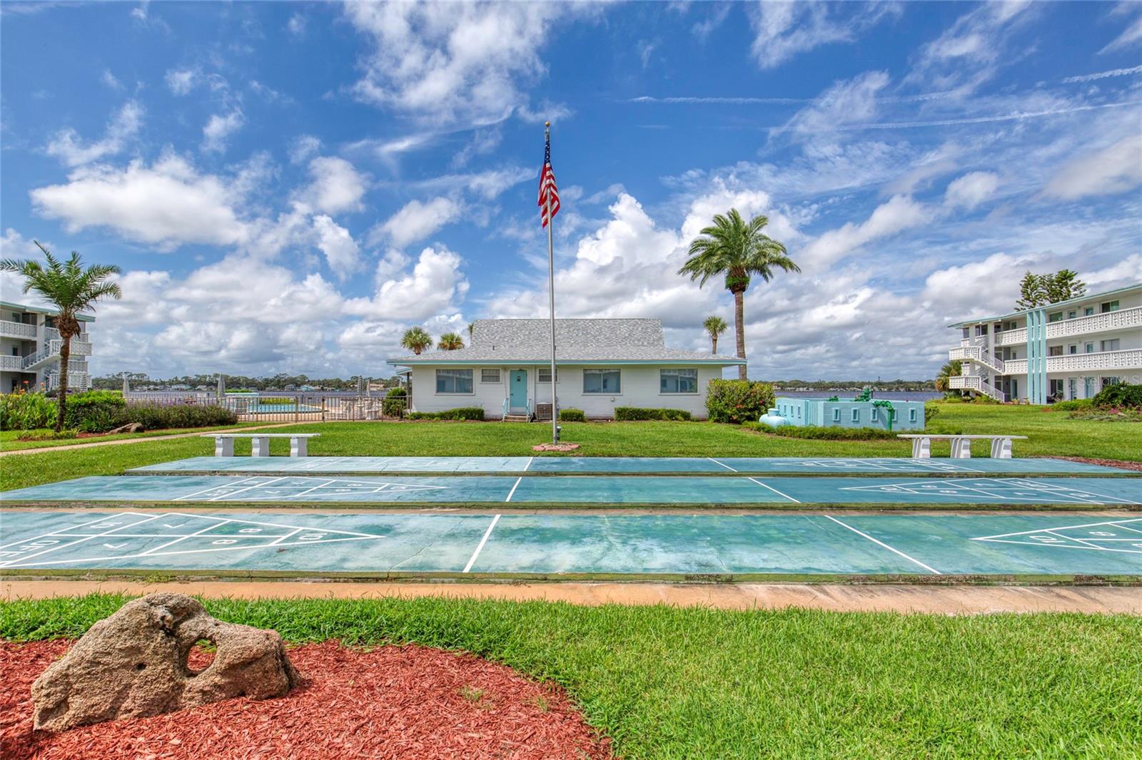 DAYTONA BEACH HARBOUR APTS - Residential