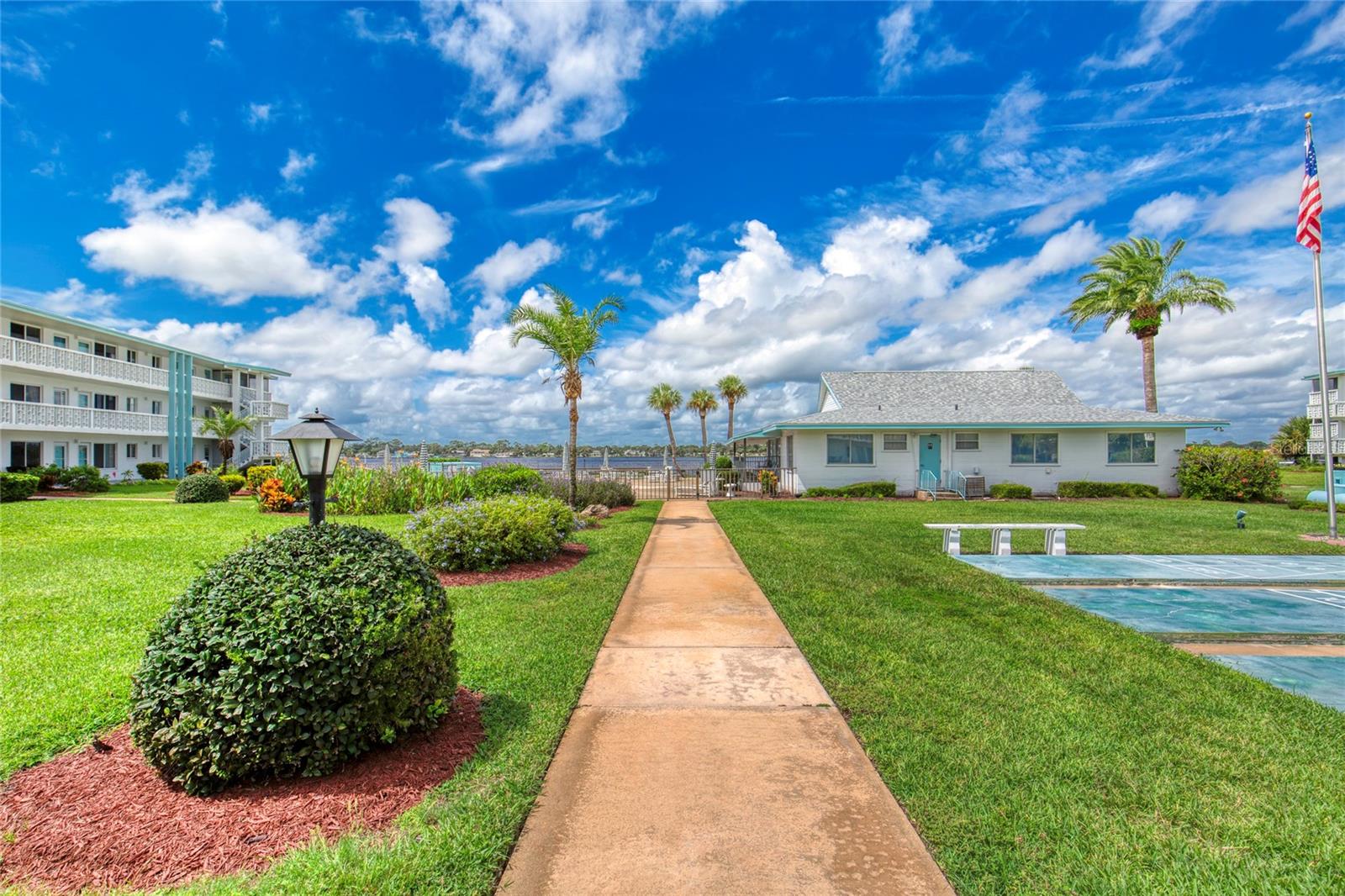 DAYTONA BEACH HARBOUR APTS - Residential