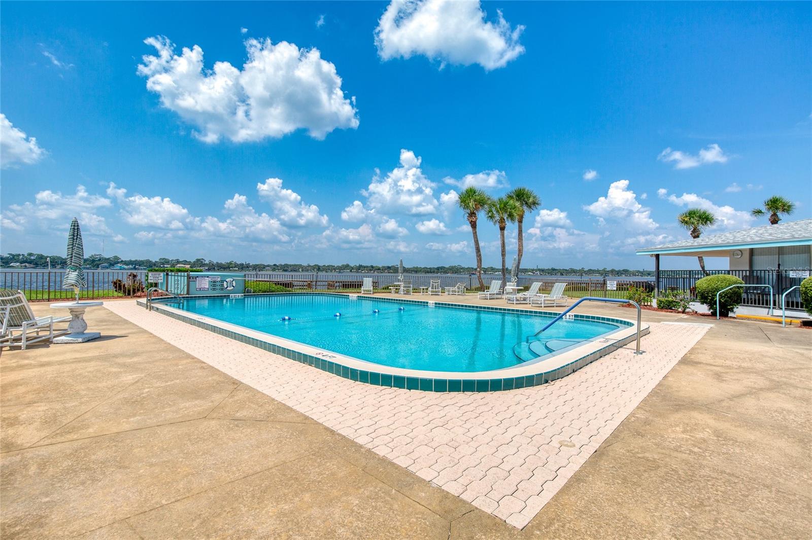 DAYTONA BEACH HARBOUR APTS - Residential