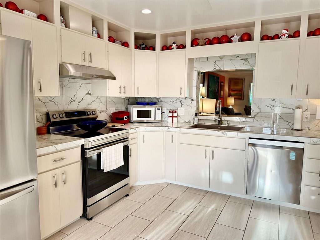 Photo of 511 Lakeside Drive #511, Bradenton, FL 34210 (MLS # A4674464)