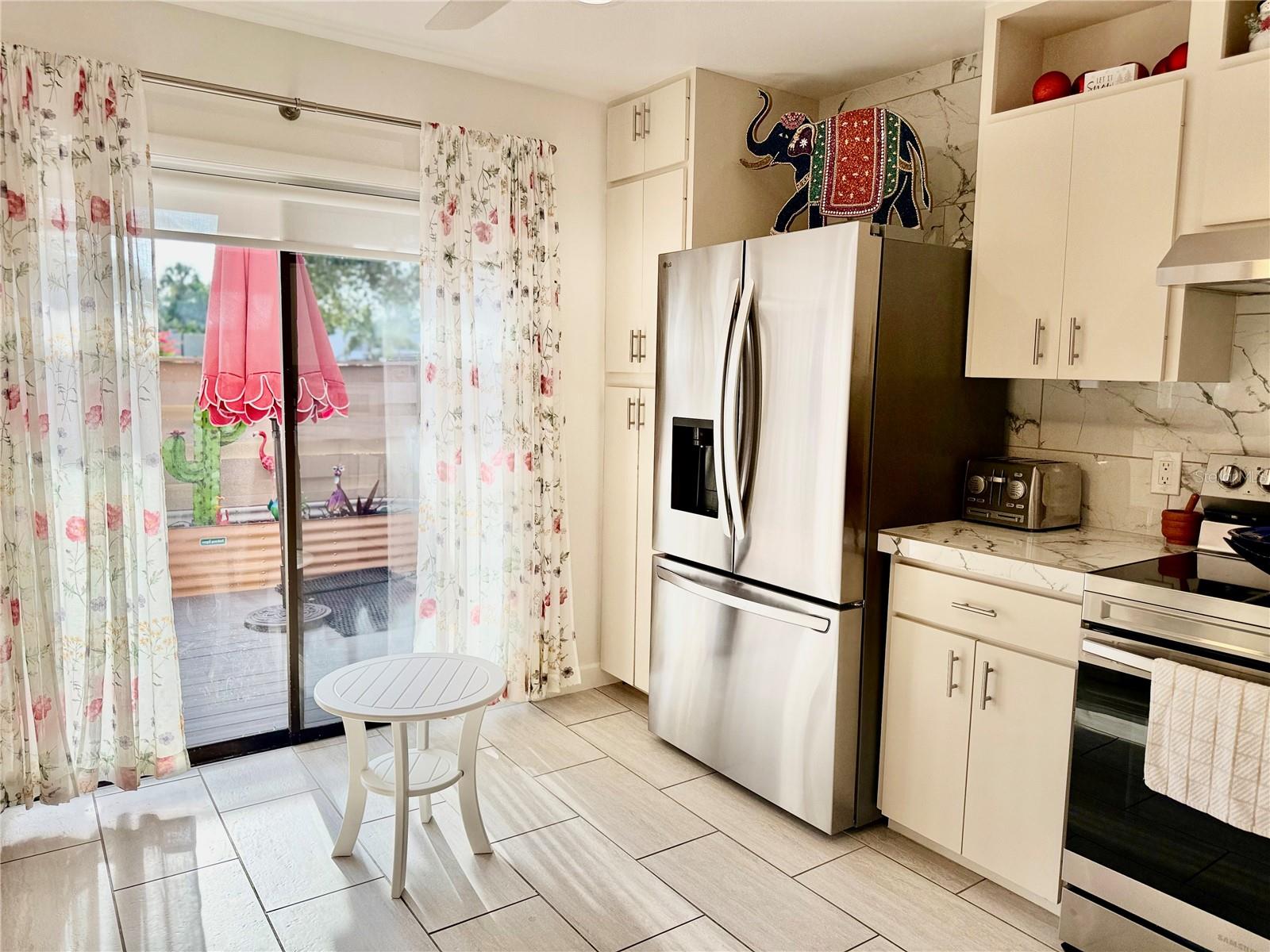 511 LAKESIDE DRIVE 511