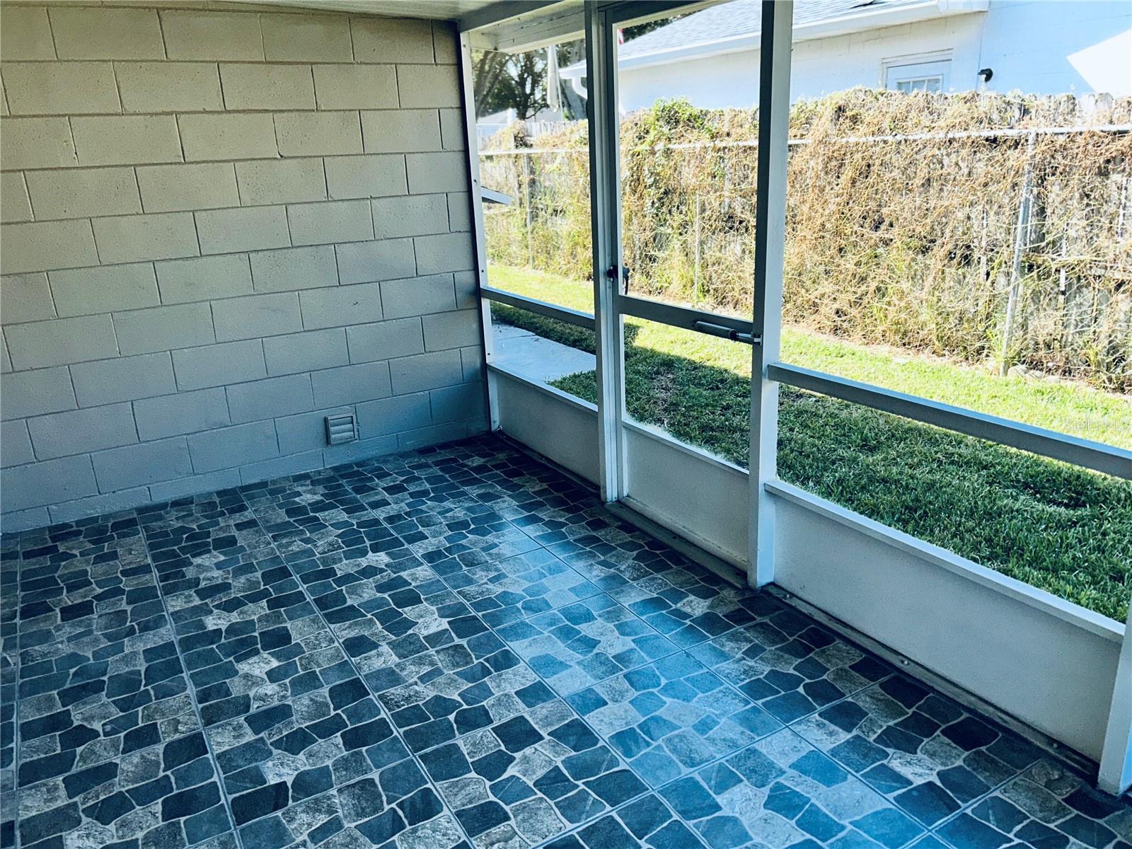 DOVER MANOR - Residential