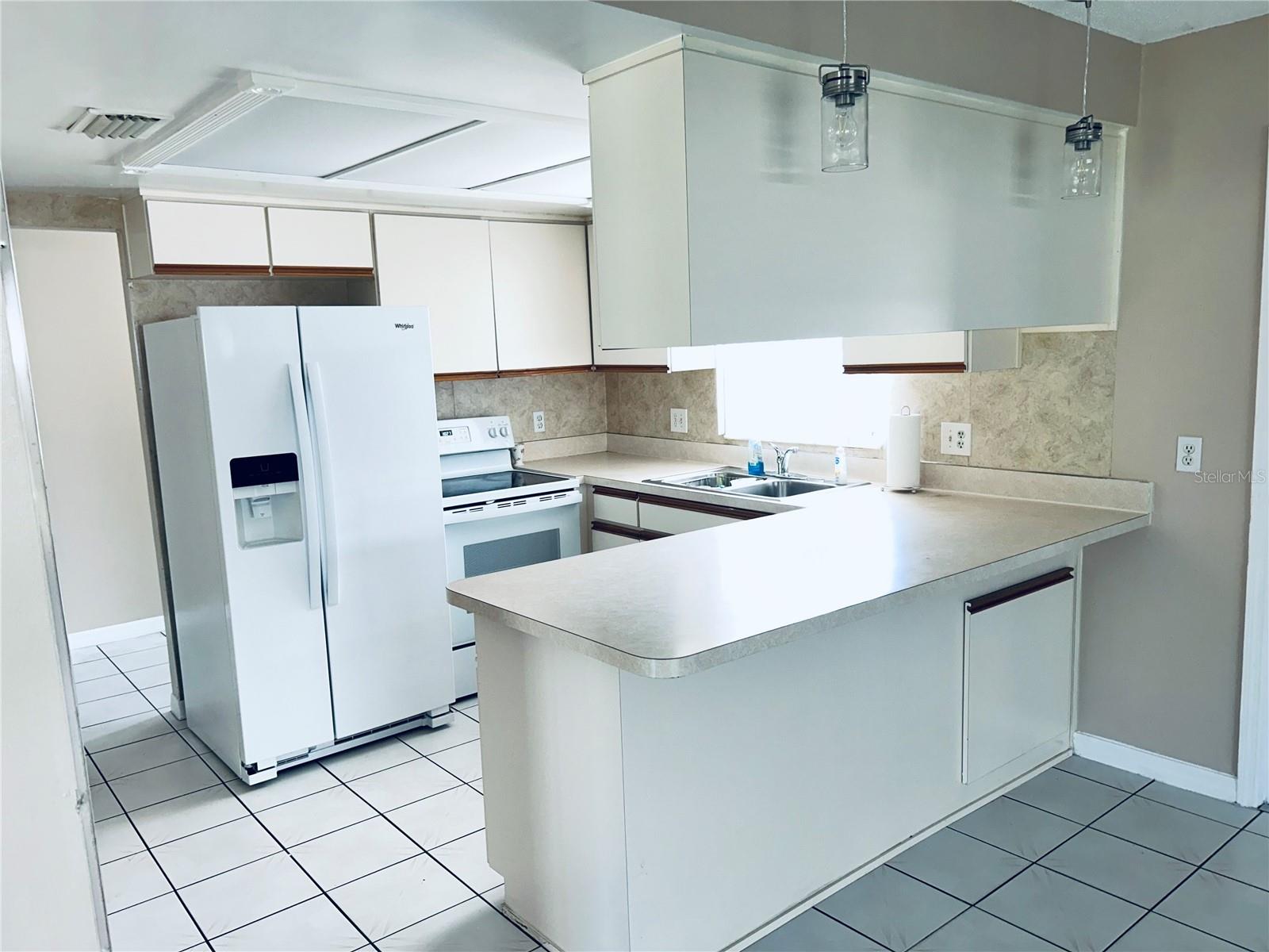 DOVER MANOR - Residential