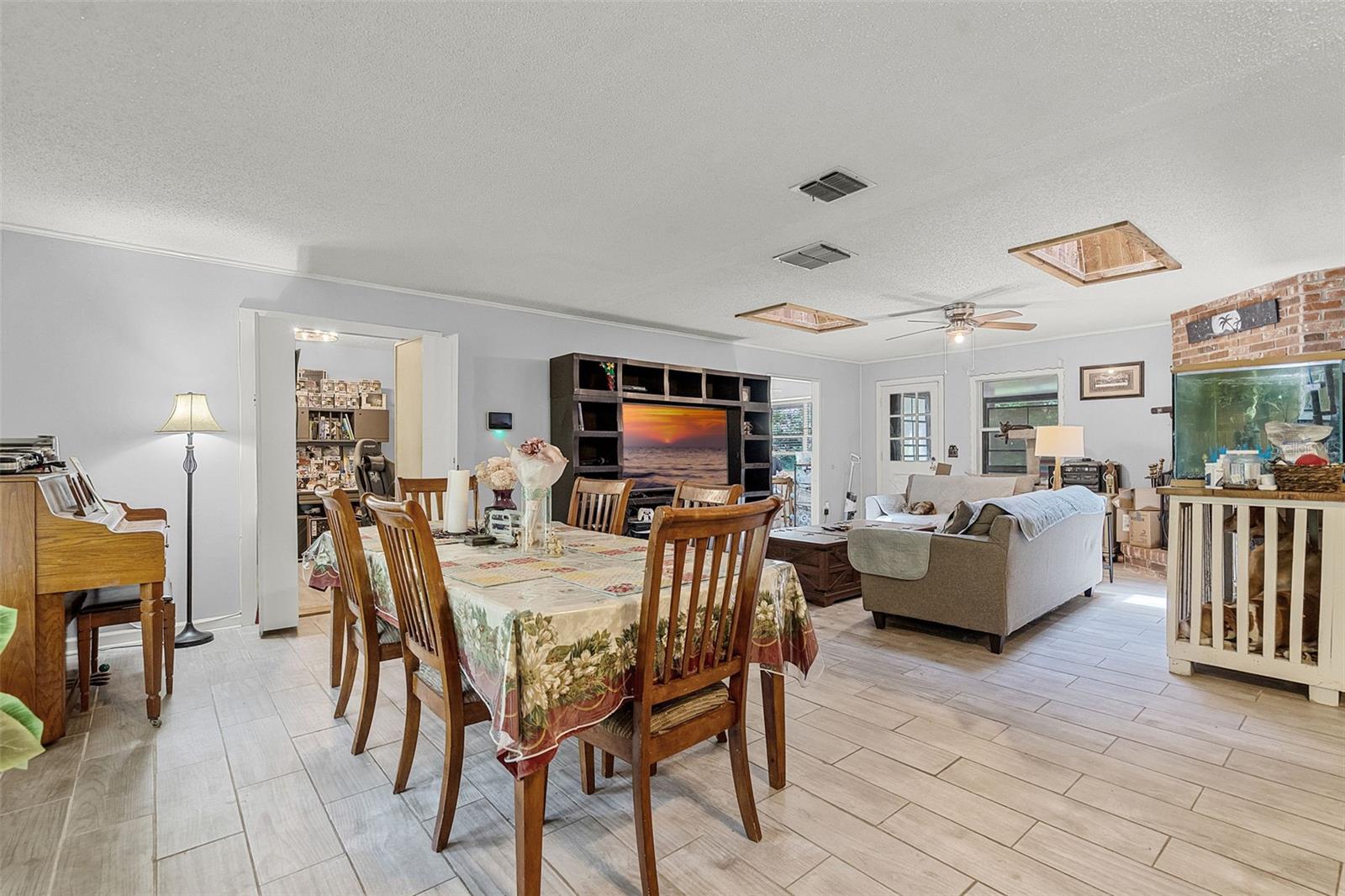 220 MORTON LANE