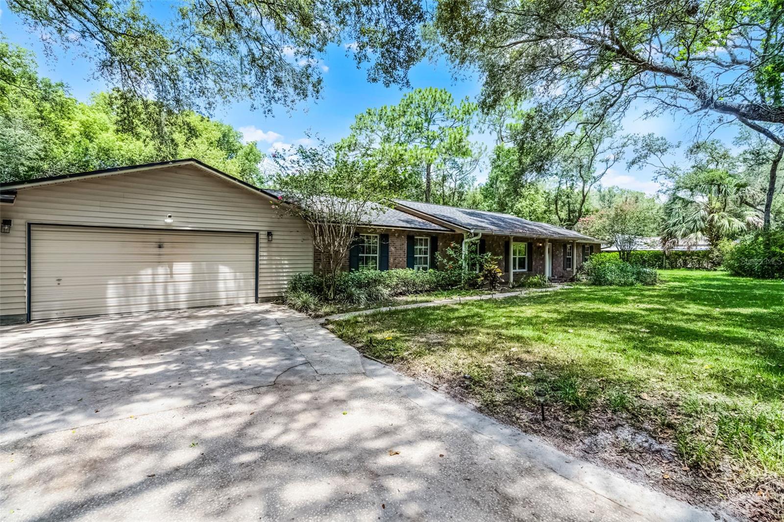 220 MORTON LANE