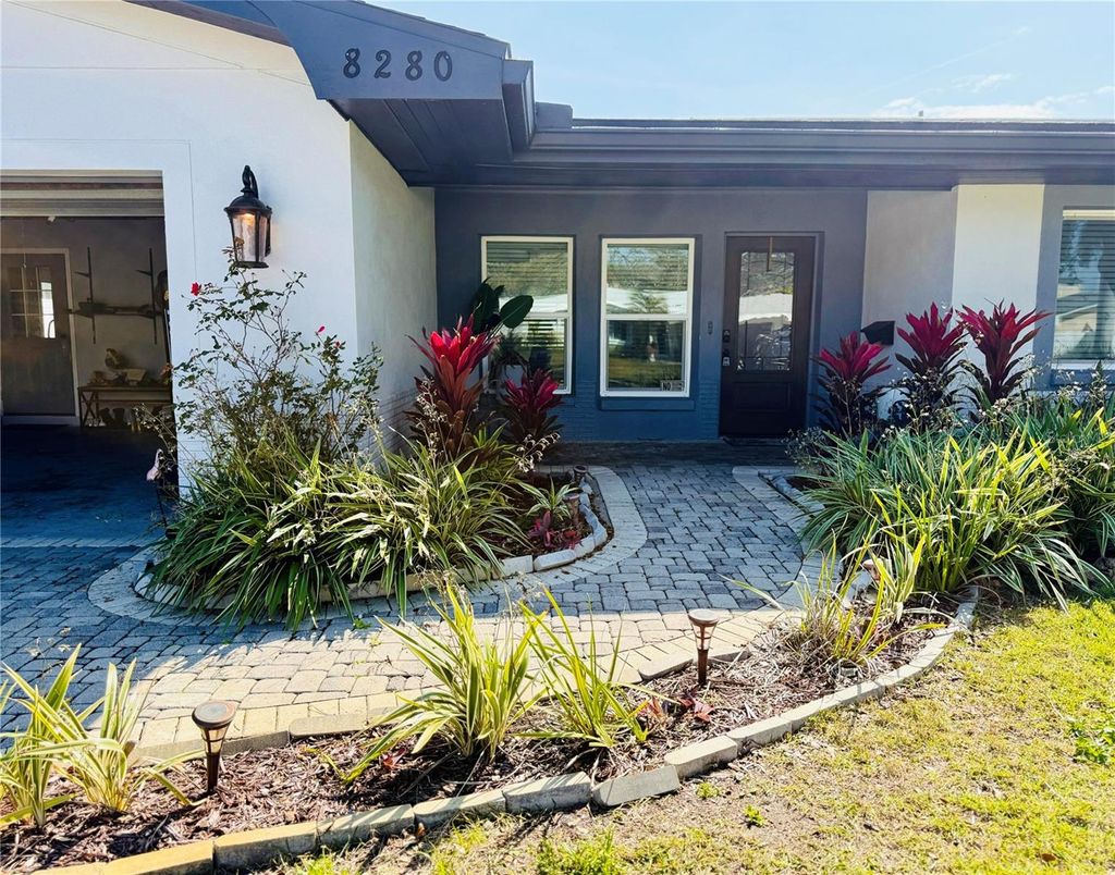 Photo of 8280 32nd Avenue N, St Petersburg, FL 33710 (MLS # O6385955)