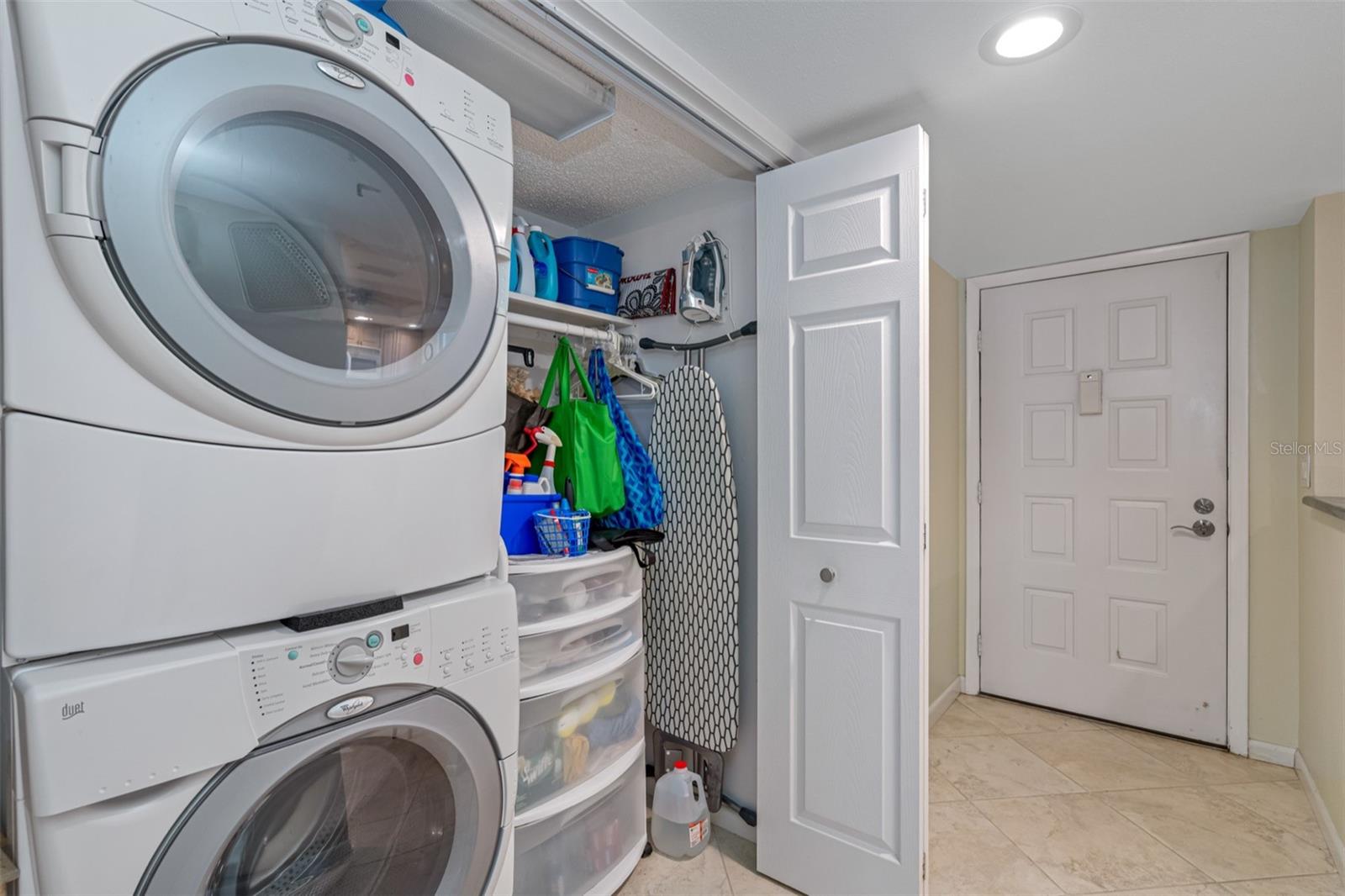 VISTA BAY CONDO I PH I - Residential