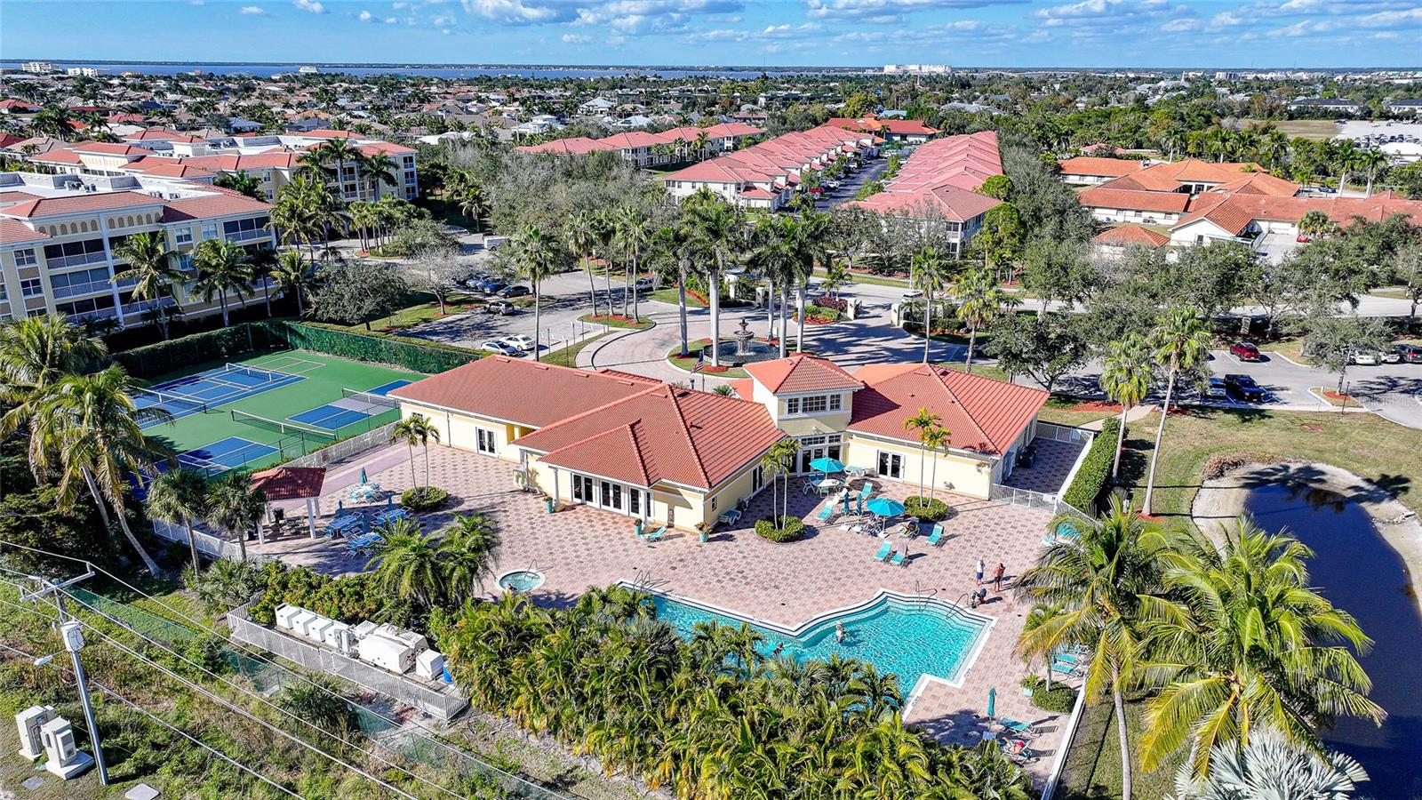 FOUNTAIN COURT BLDG 03 - Residential