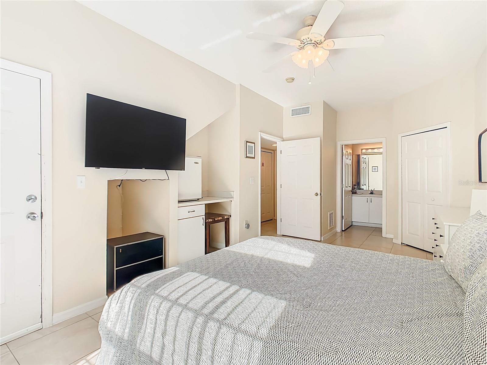 EMERALD ISLAND RESORT REP - Residential