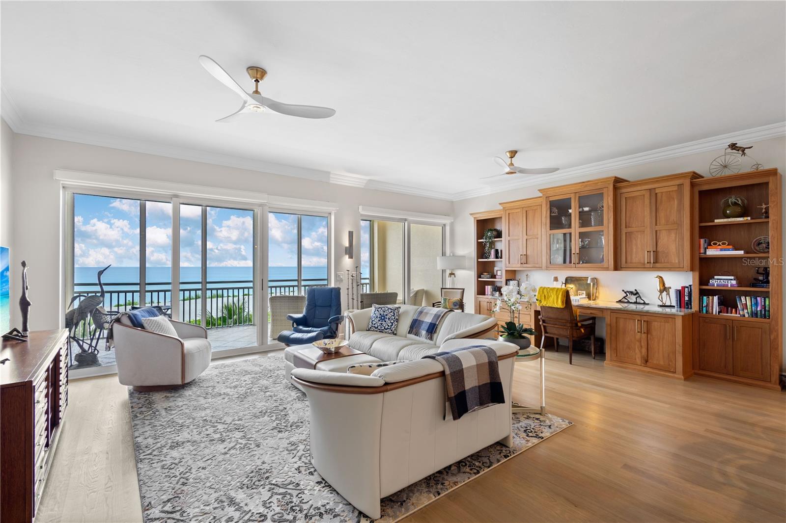 811 THE ESPLANADE N 302