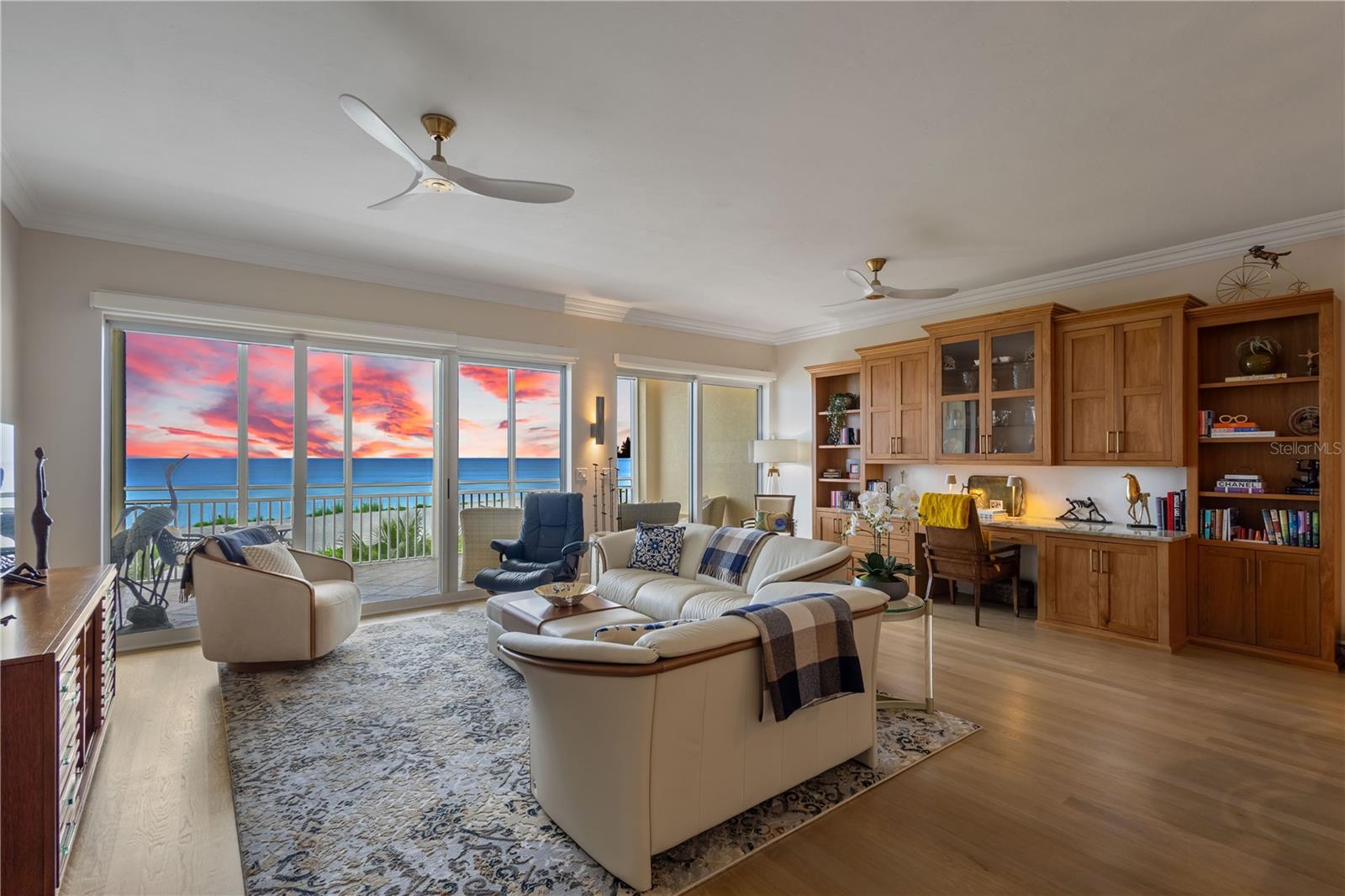 811 THE ESPLANADE N 302