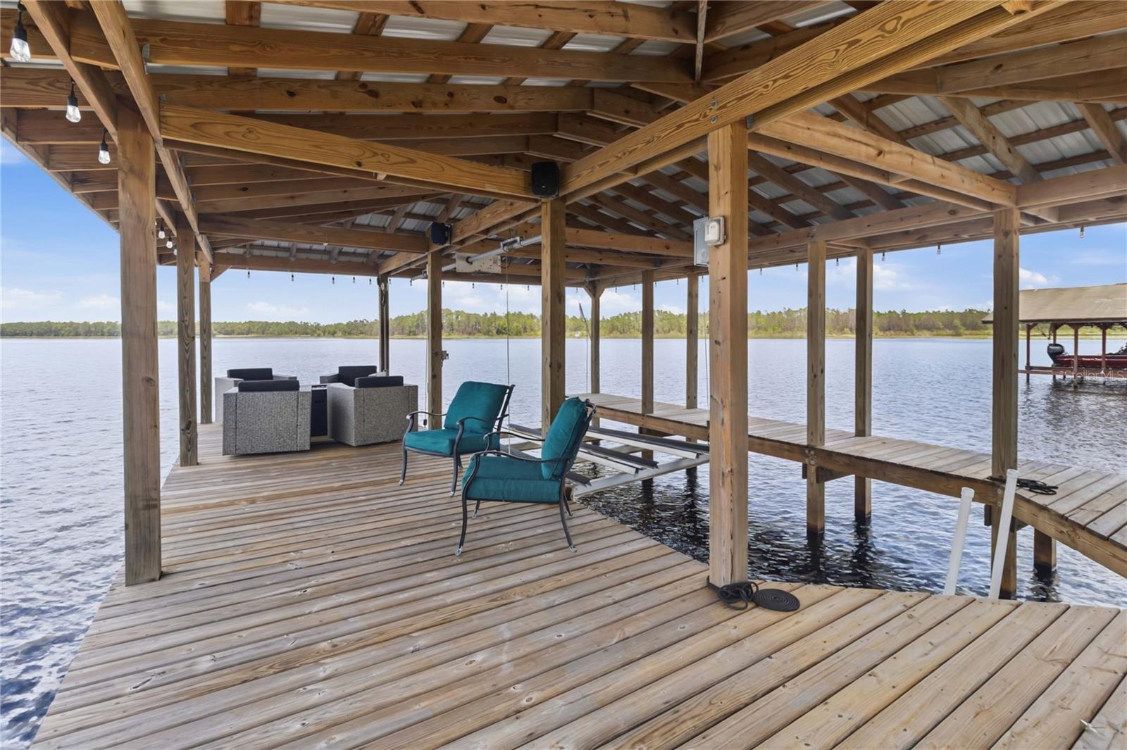 OAKWOOD SHORES - Residential