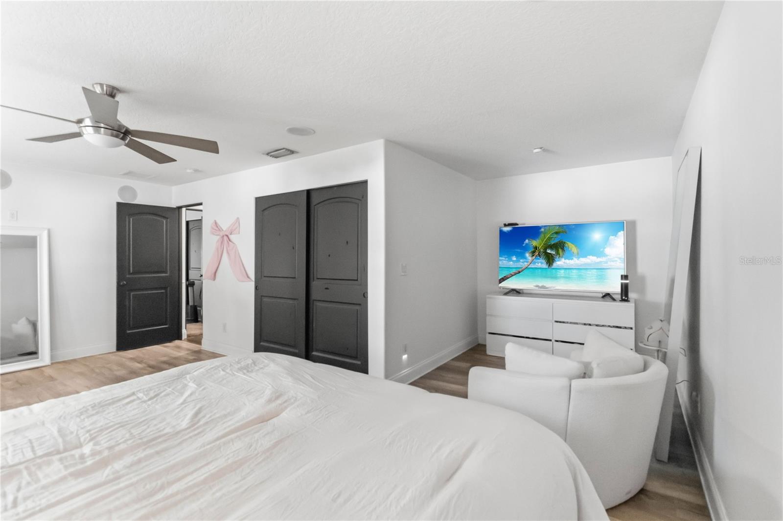 OAKWOOD SHORES - Residential