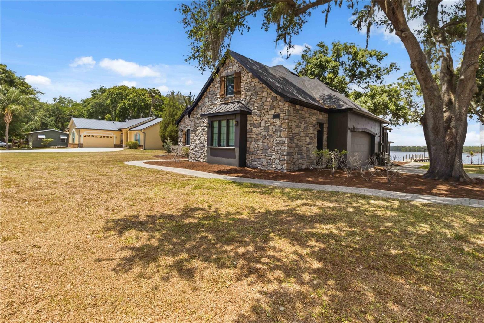 OAKWOOD SHORES - Residential