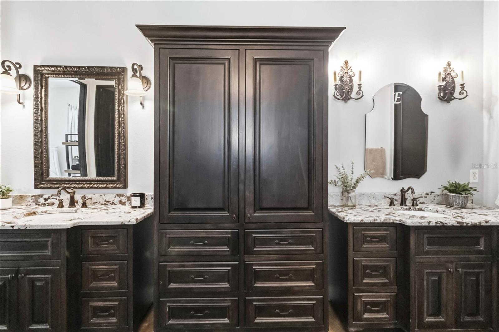OAKWOOD SHORES - Residential
