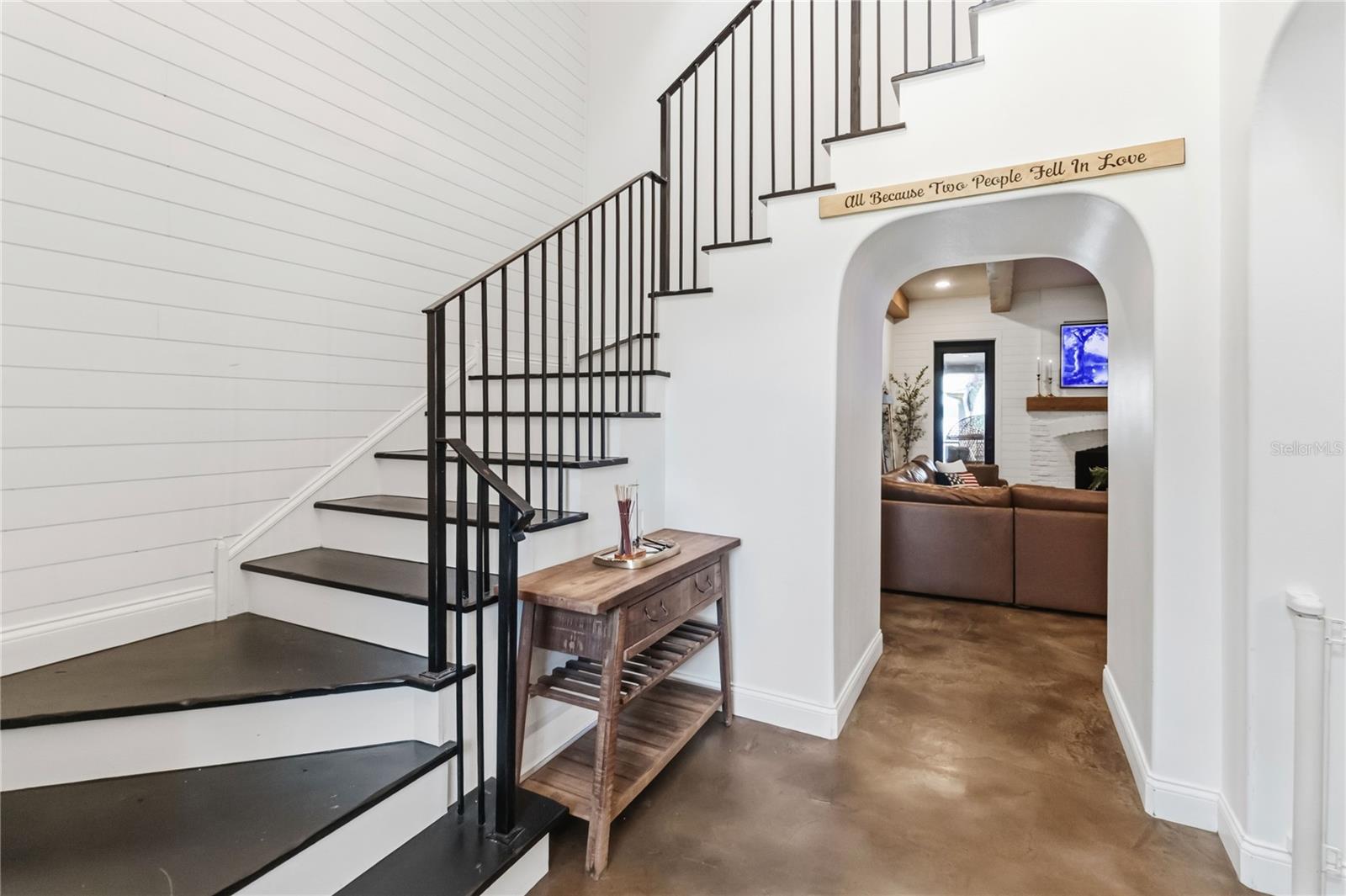OAKWOOD SHORES - Residential
