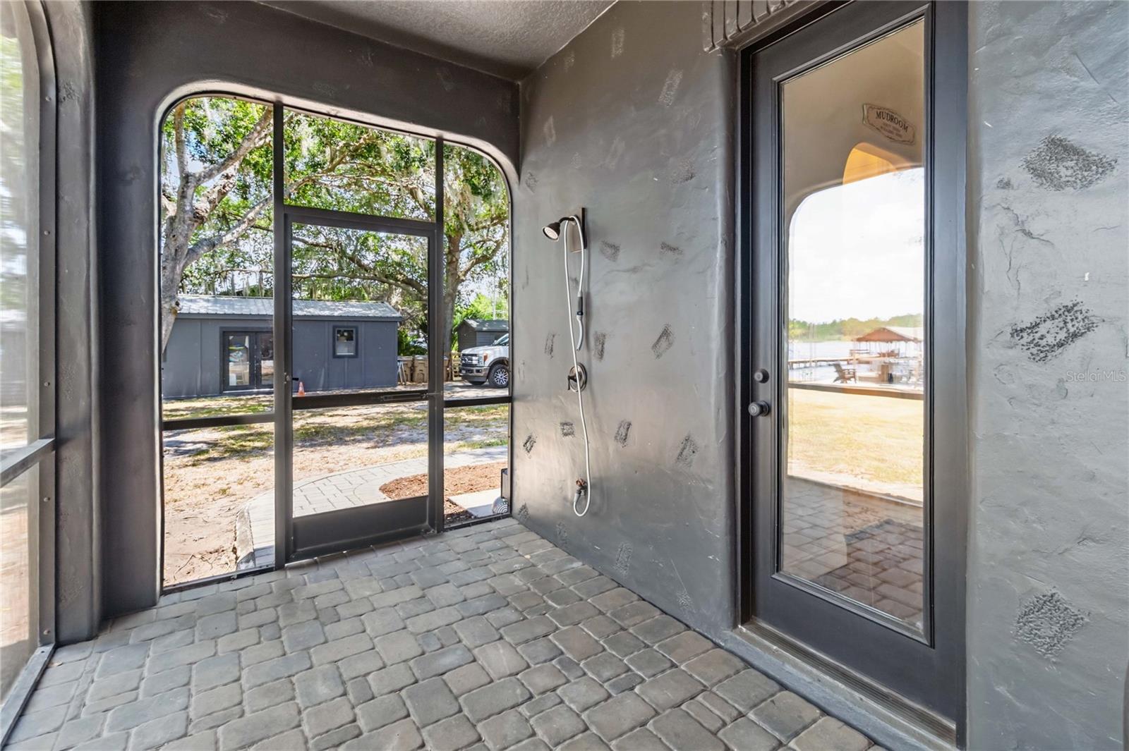 OAKWOOD SHORES - Residential