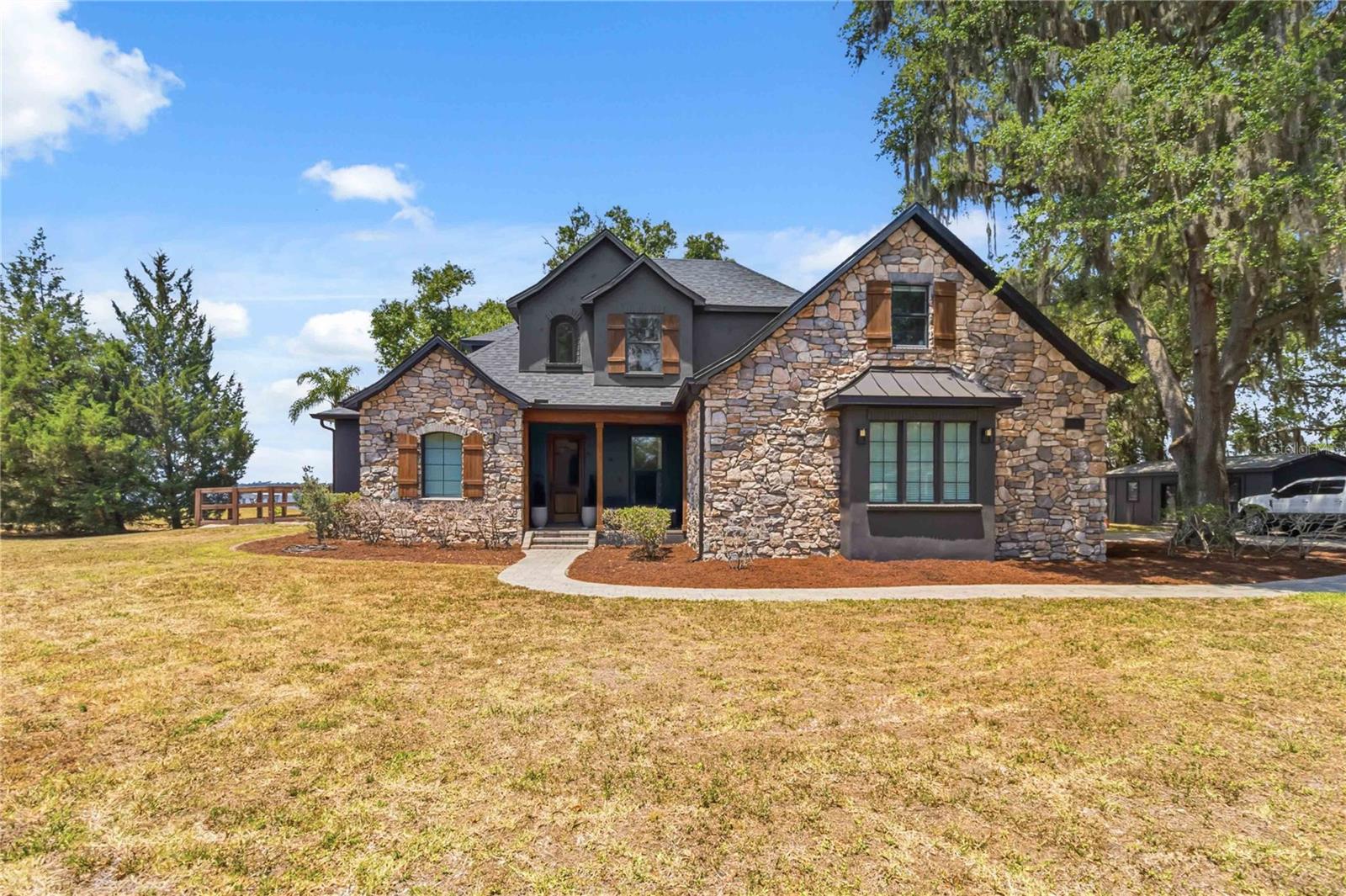 OAKWOOD SHORES - Residential