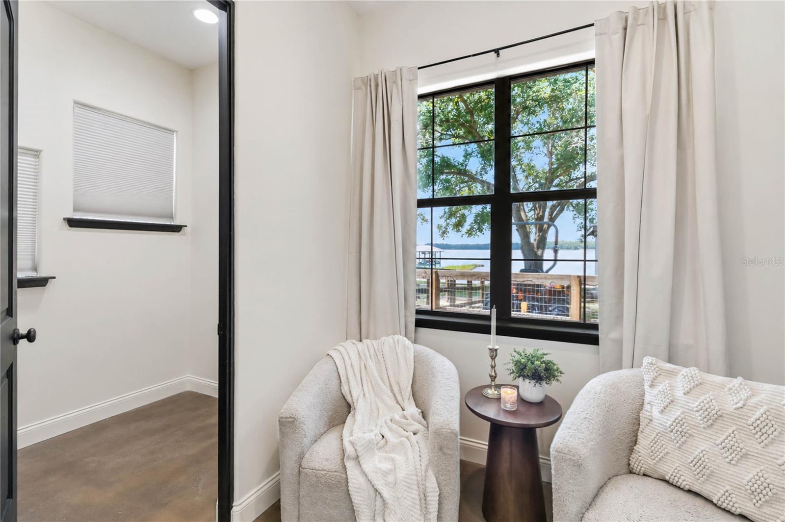 OAKWOOD SHORES - Residential