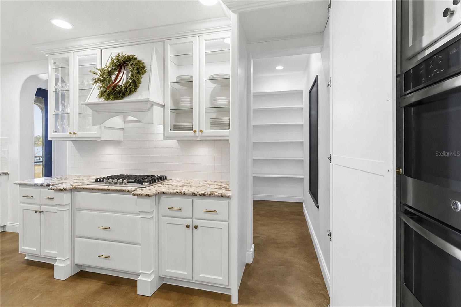 OAKWOOD SHORES - Residential