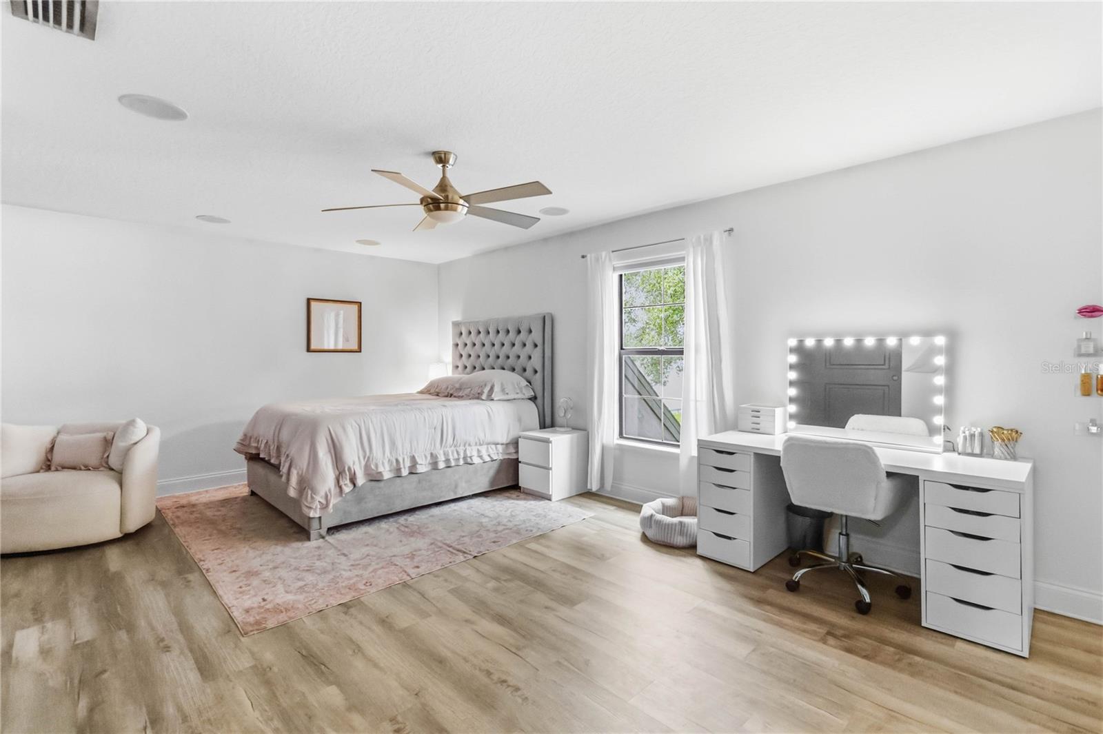 OAKWOOD SHORES - Residential