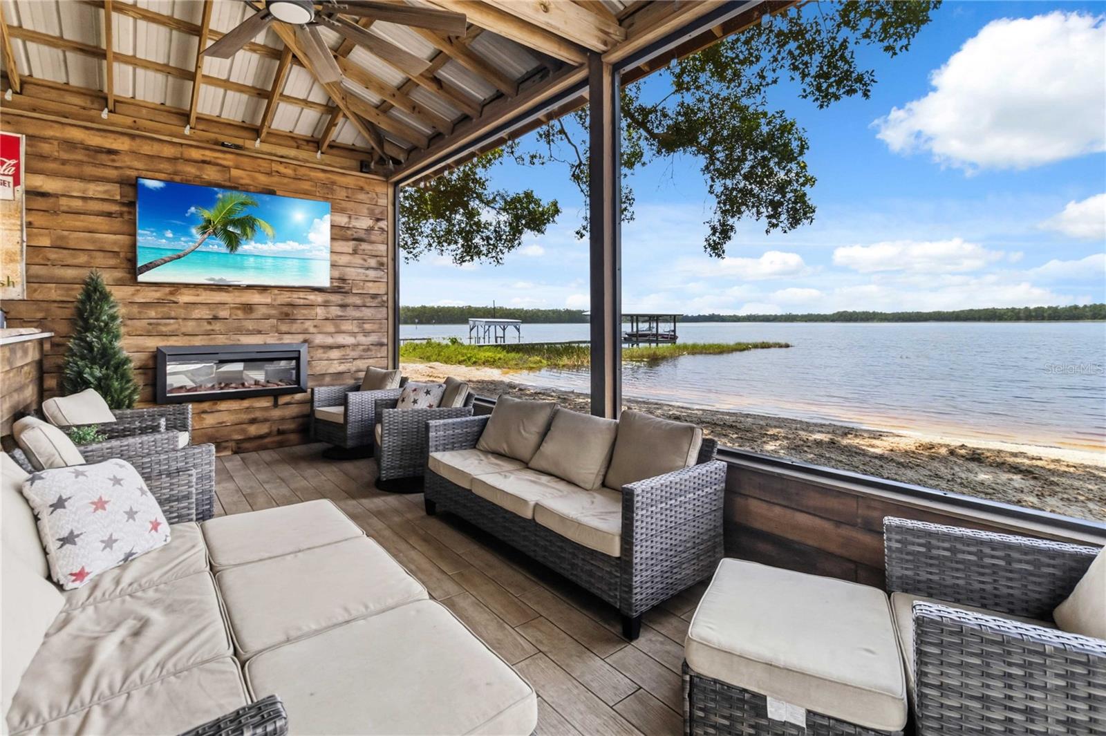 OAKWOOD SHORES - Residential