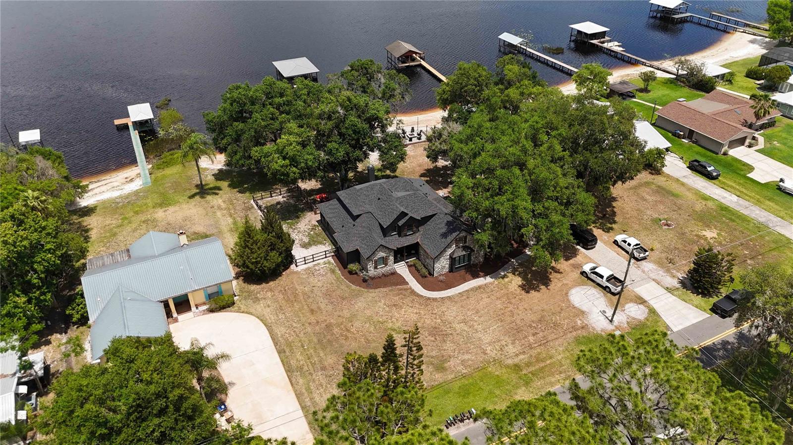 OAKWOOD SHORES - Residential
