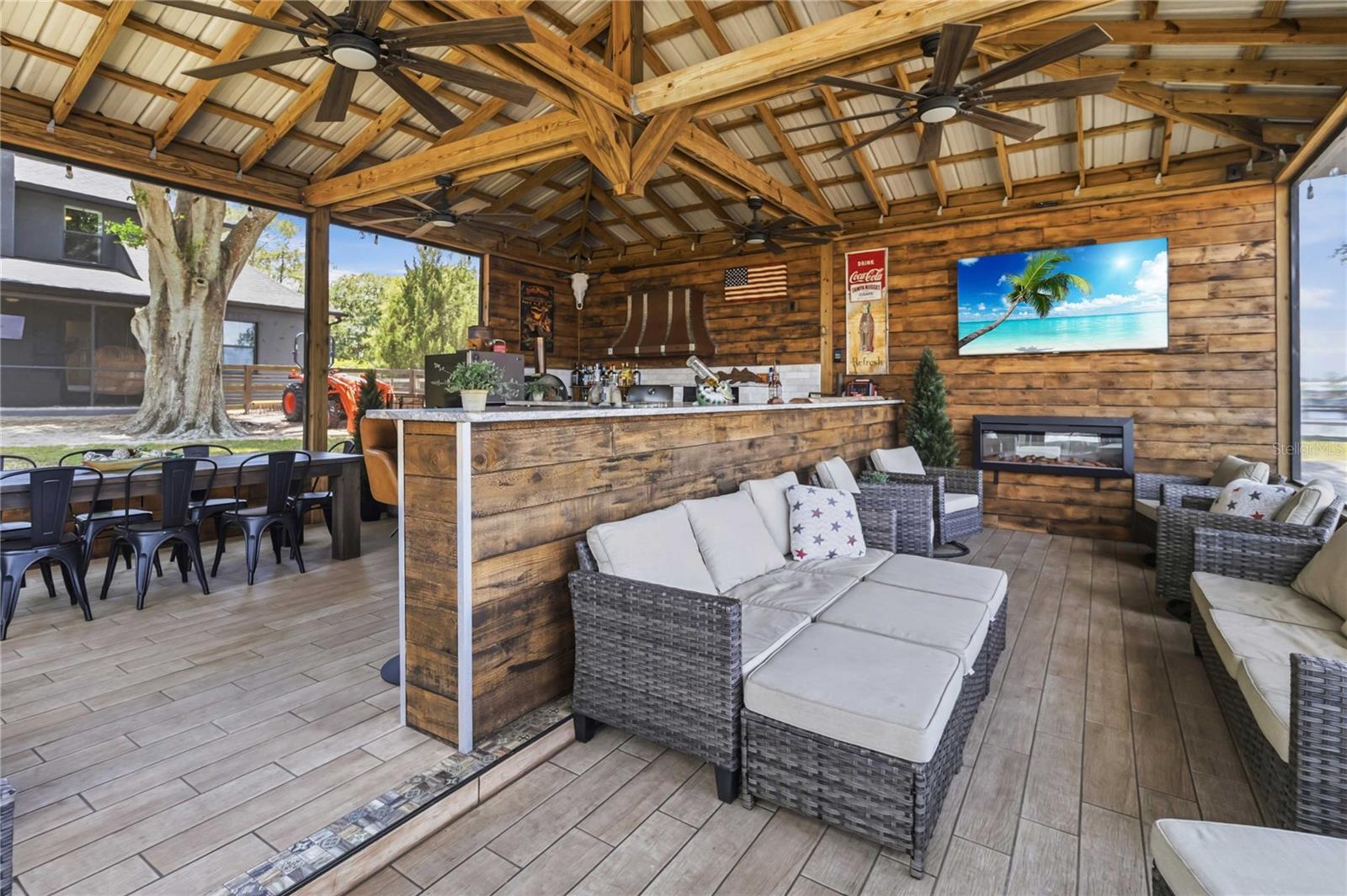 OAKWOOD SHORES - Residential