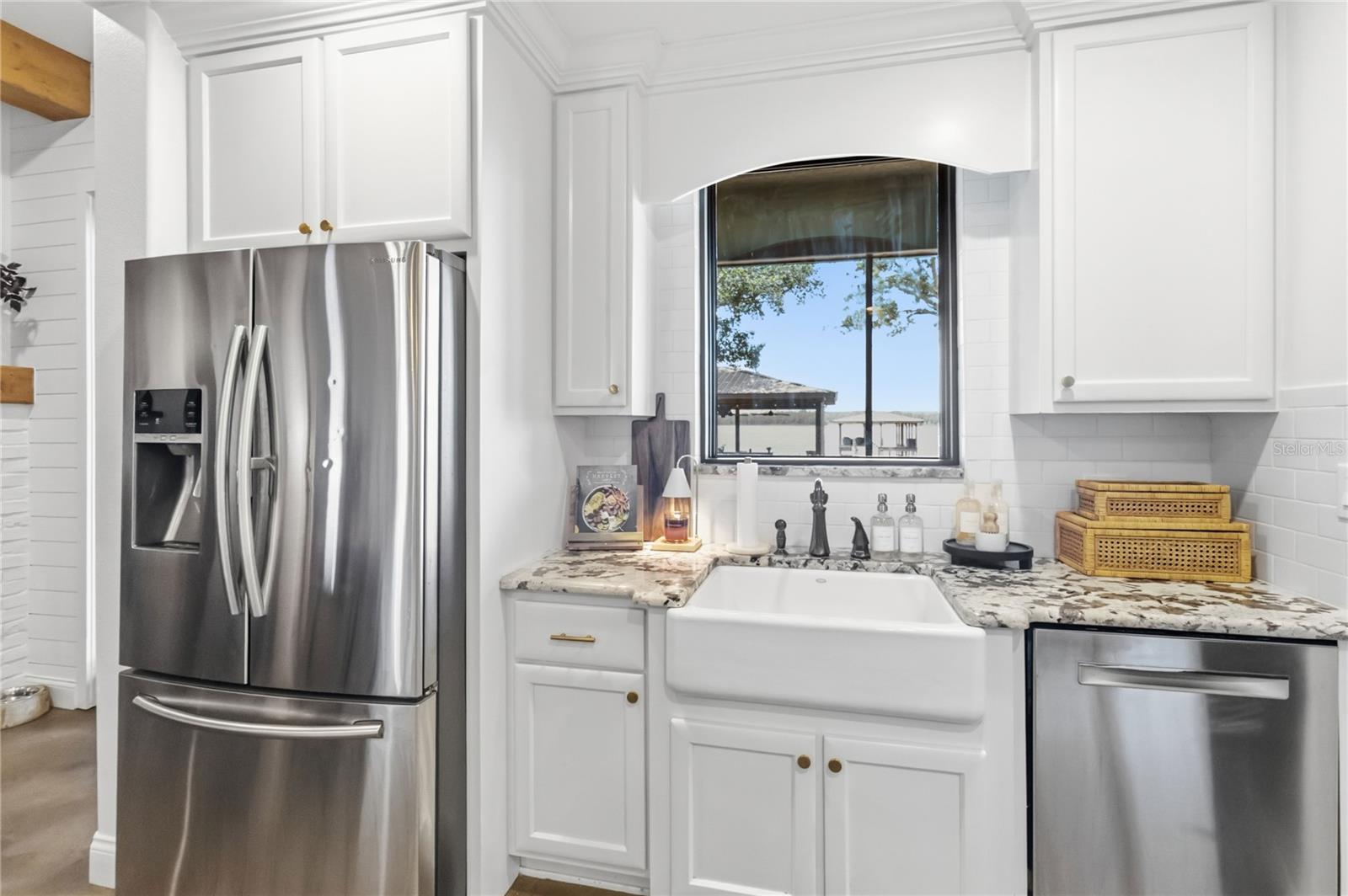 OAKWOOD SHORES - Residential