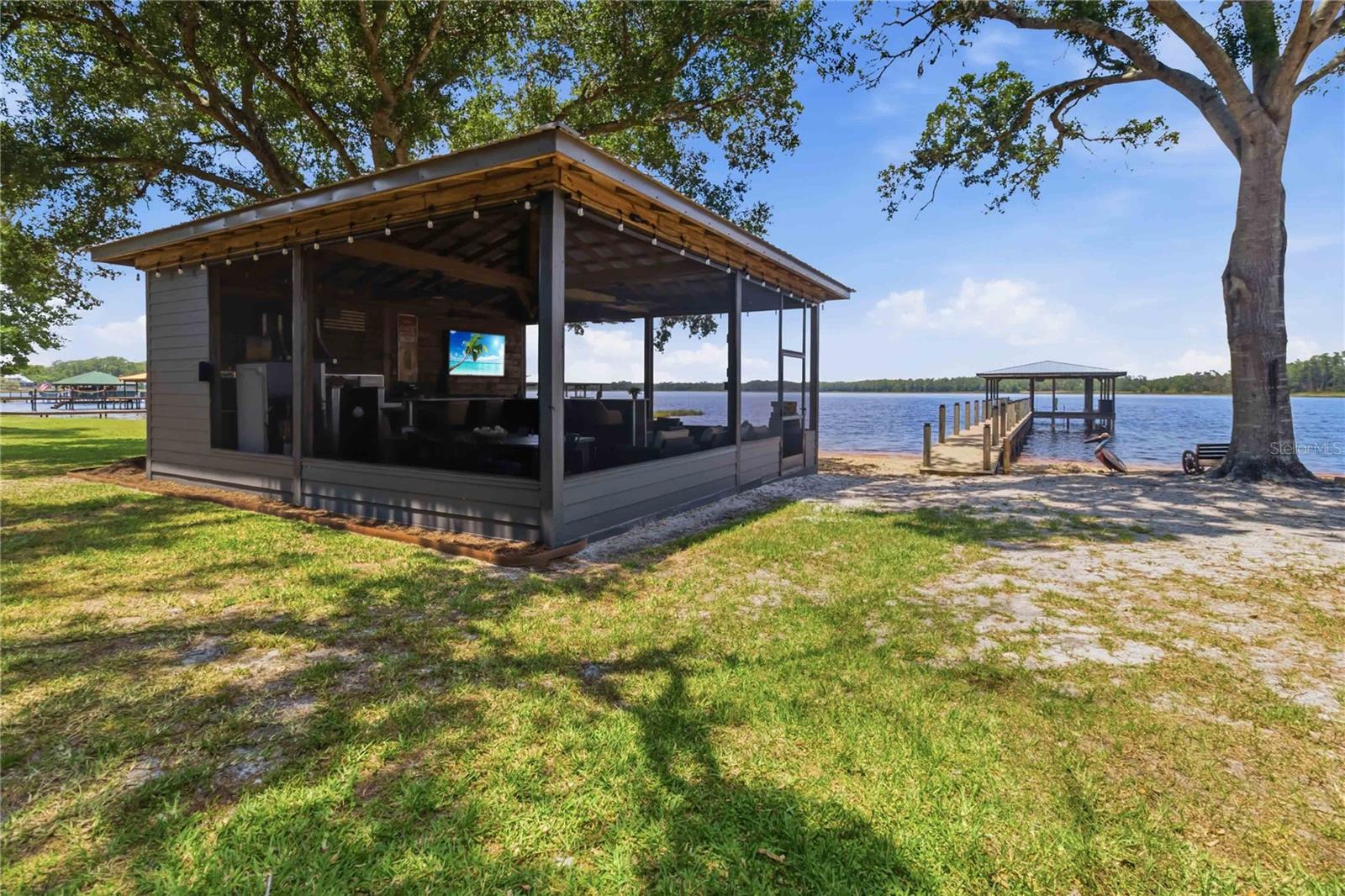 OAKWOOD SHORES - Residential