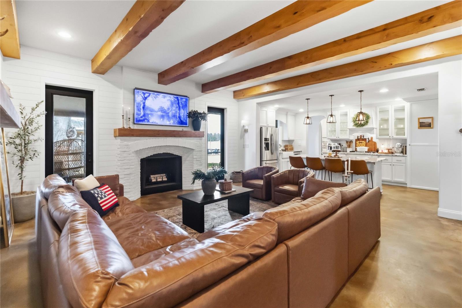 OAKWOOD SHORES - Residential