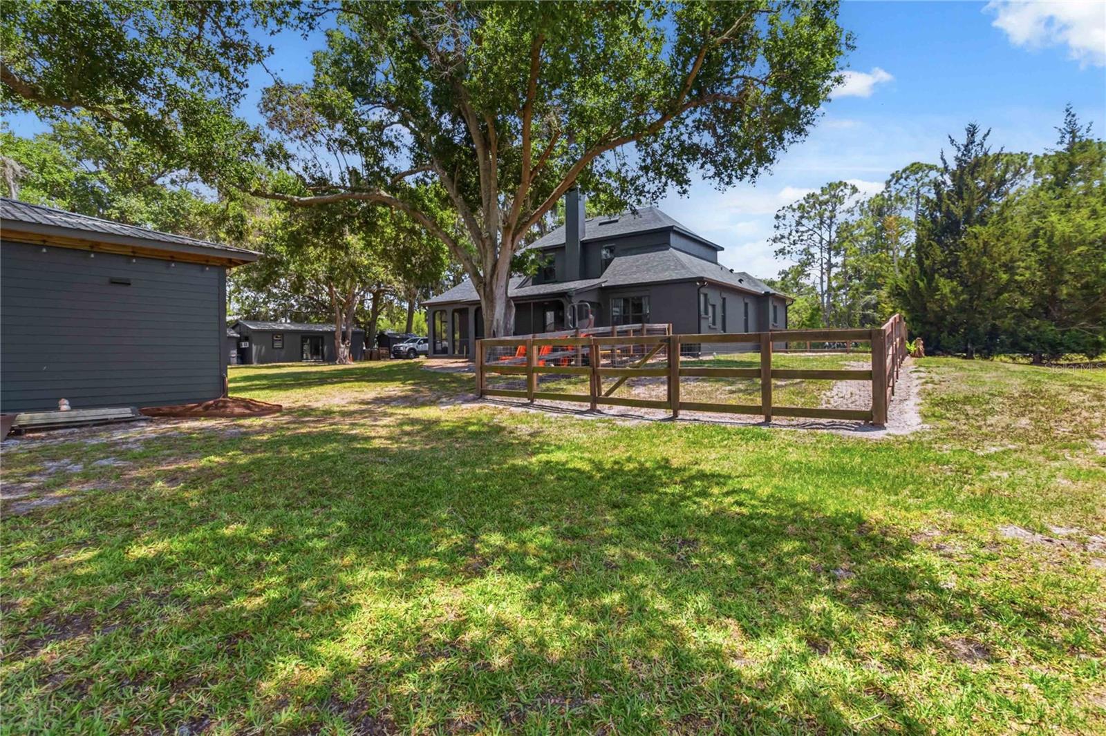 OAKWOOD SHORES - Residential
