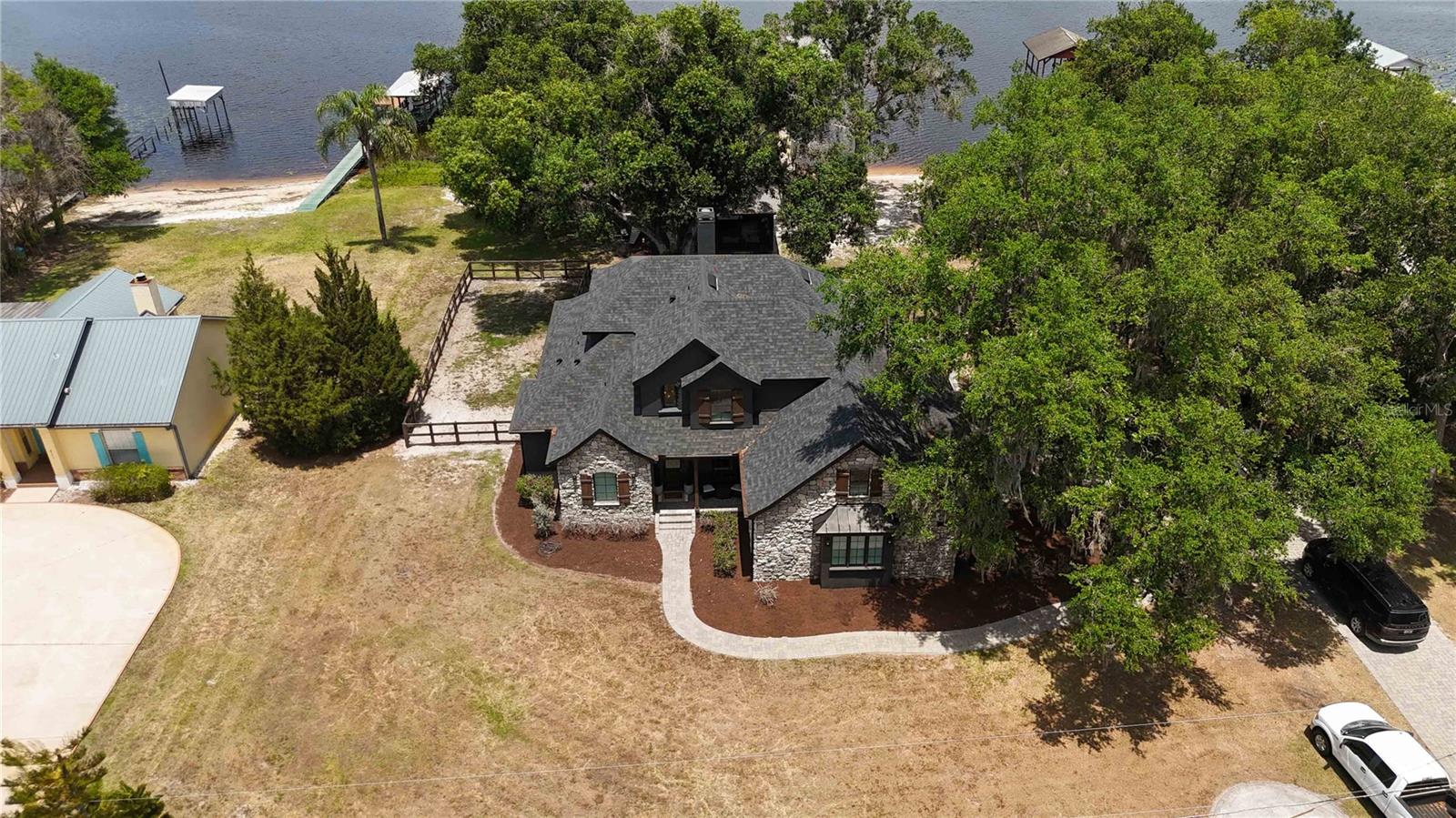 OAKWOOD SHORES - Residential