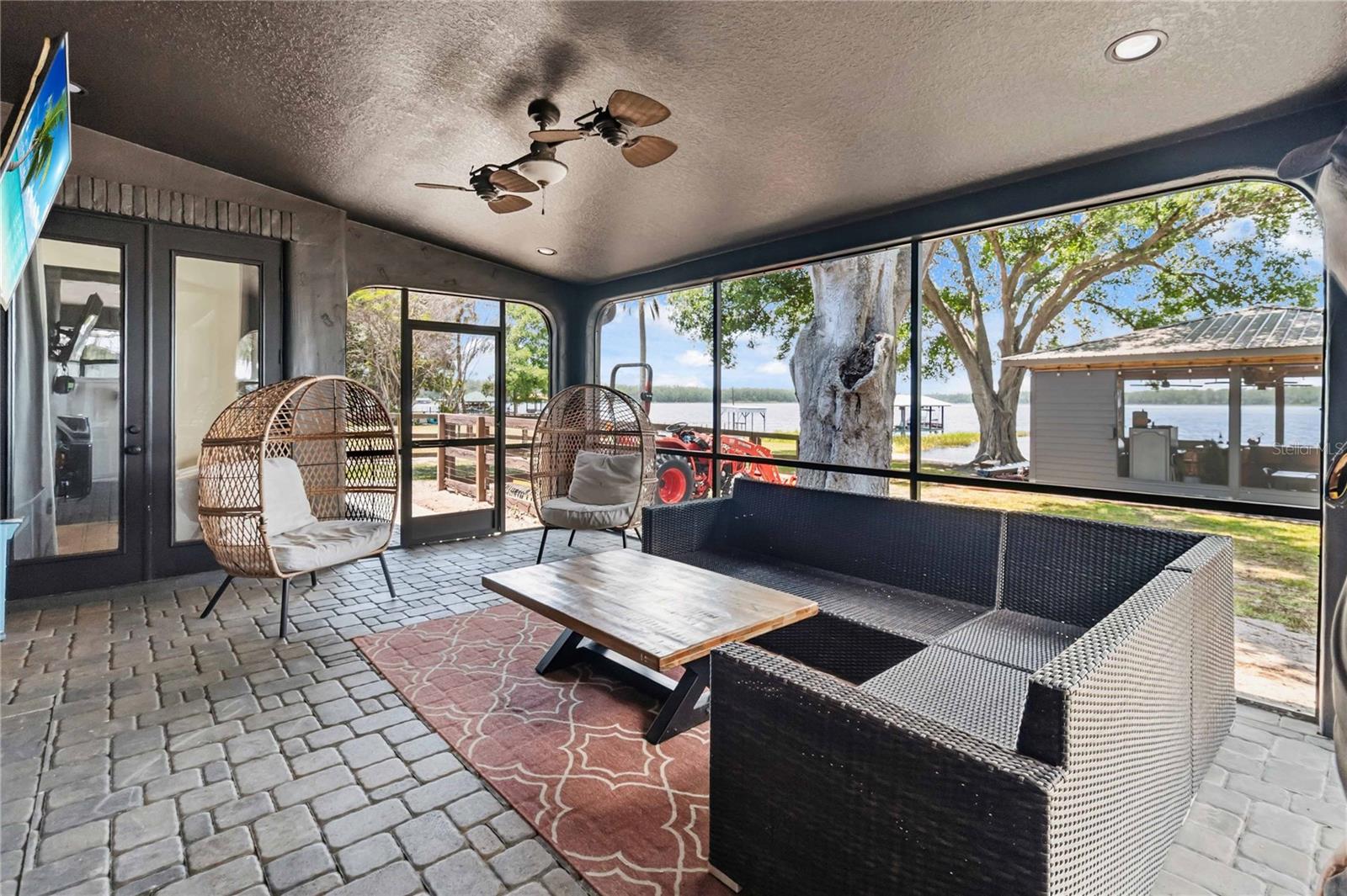 OAKWOOD SHORES - Residential